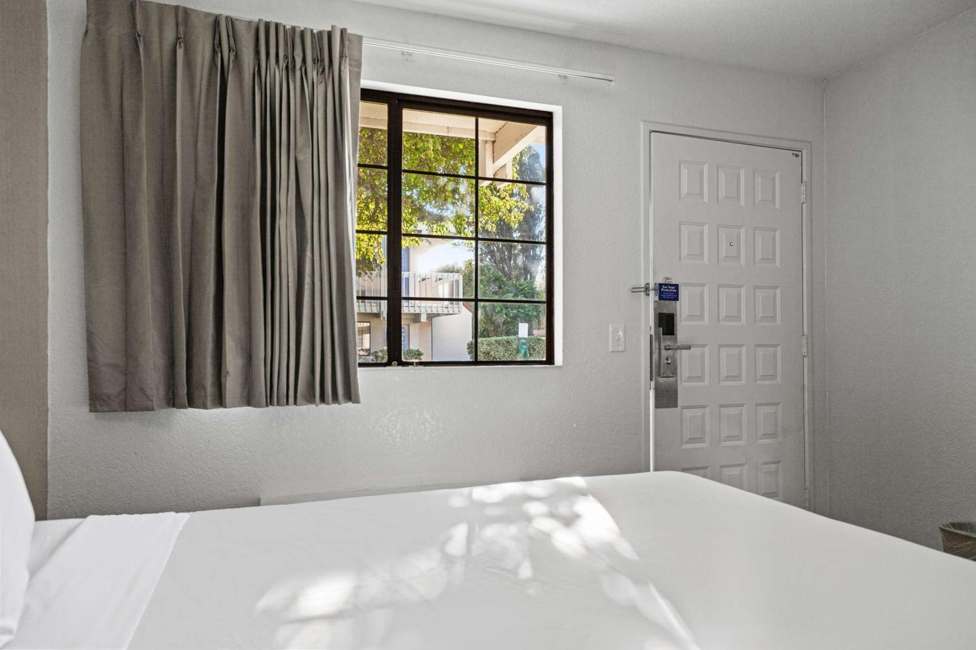 Queen Room Disability Access Roll Shower