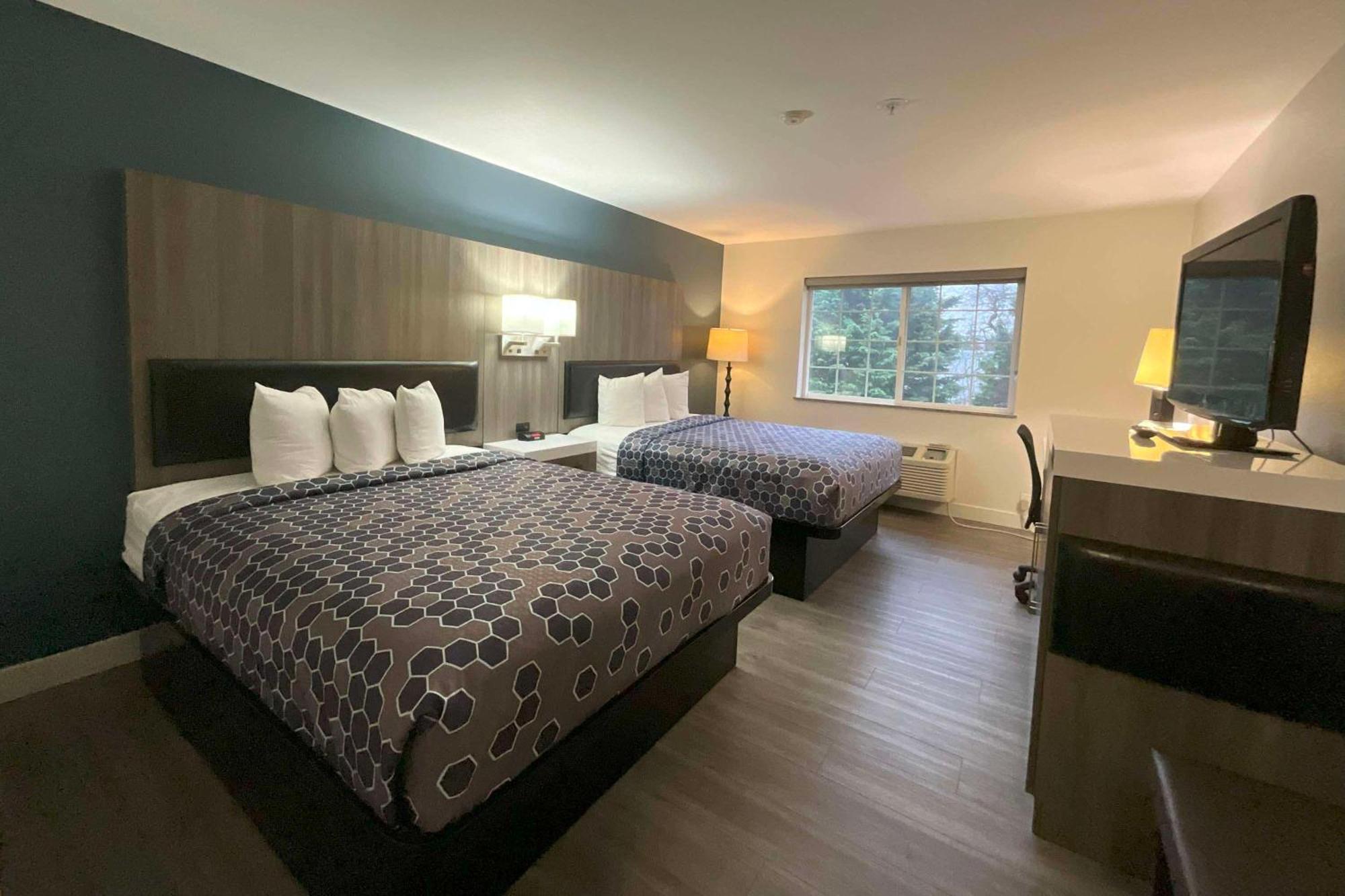 Queen Room Two Queen Beds Non-Smoking