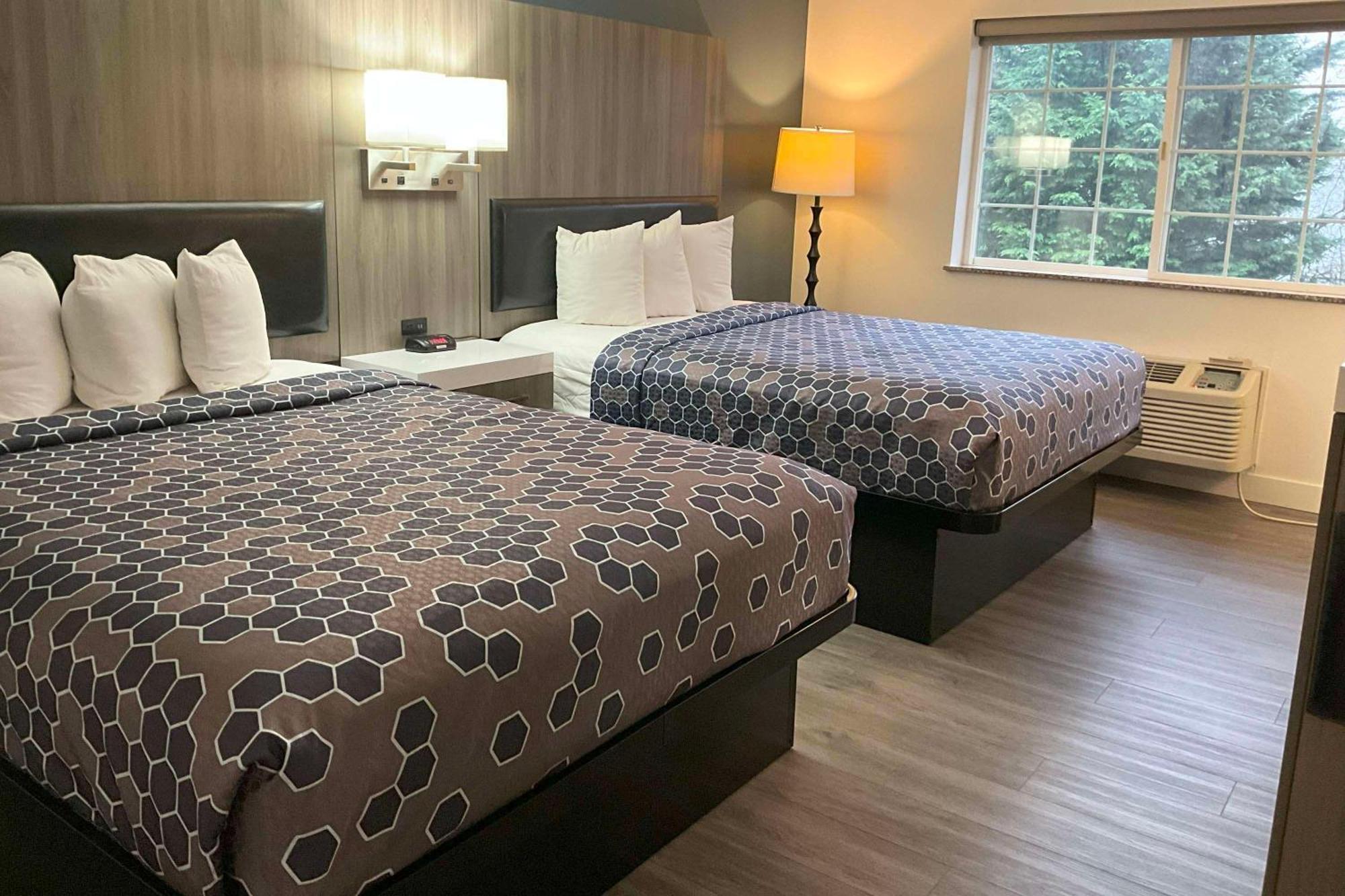 Queen Room Two Queen Beds Non-Smoking