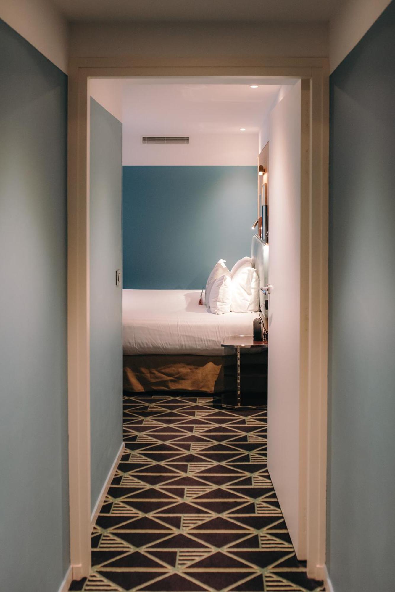 Junior Suite Pool Access