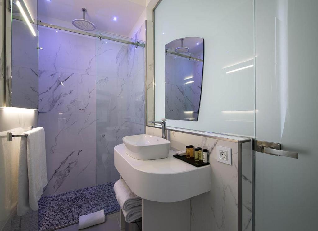Studio Spa Bath