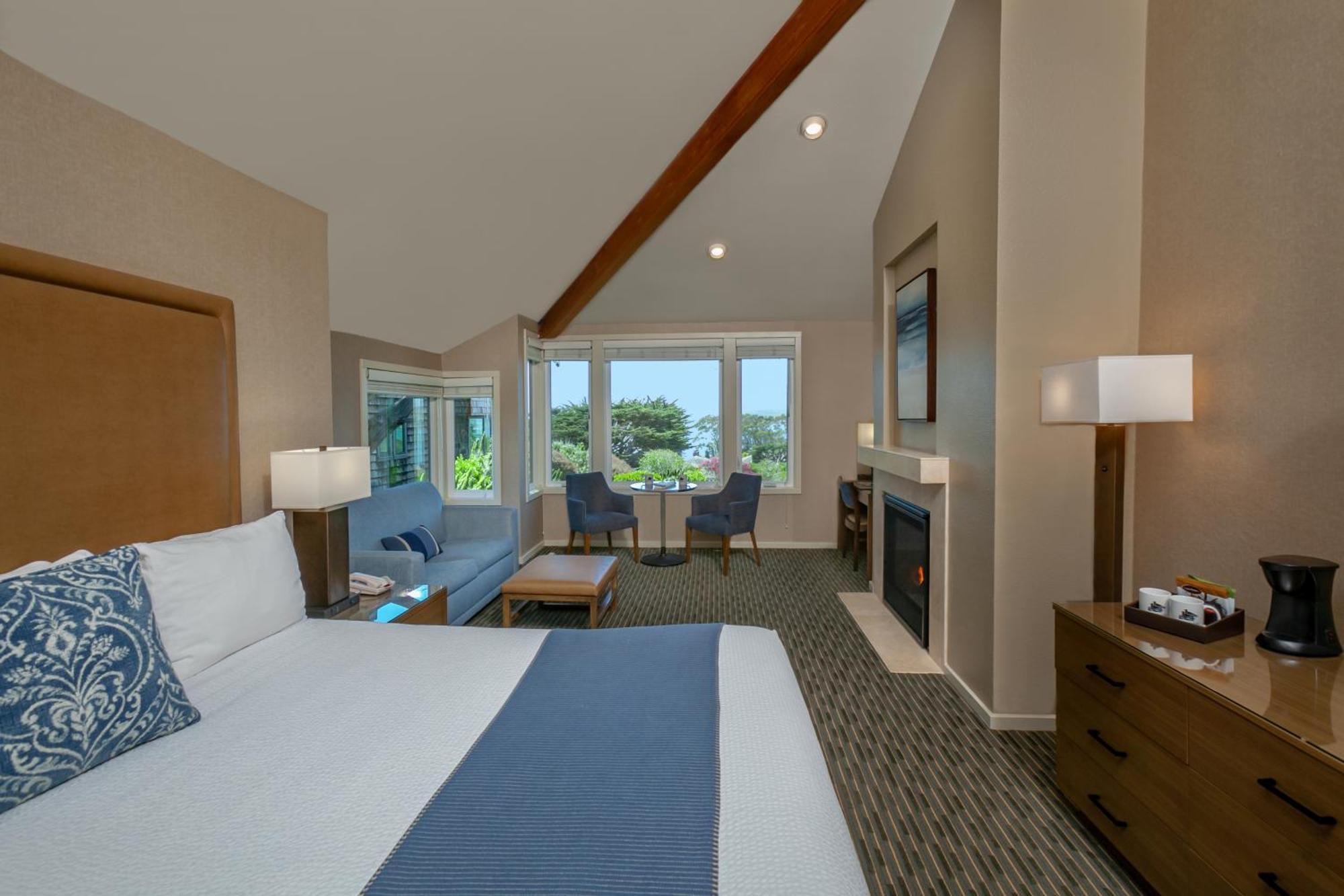 Deluxe King Room Fireplace