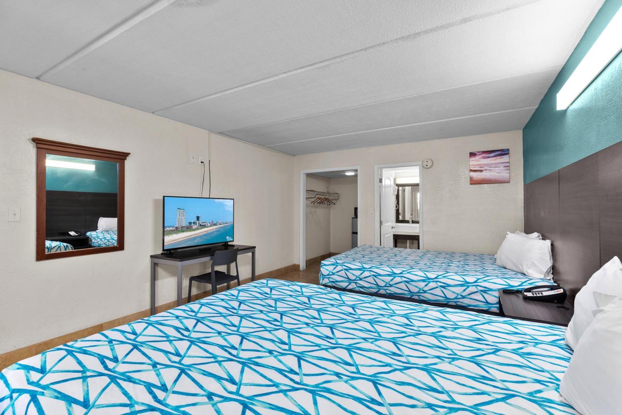 Quadruple Room Two Queen Beds Disability Access or Non Smoking