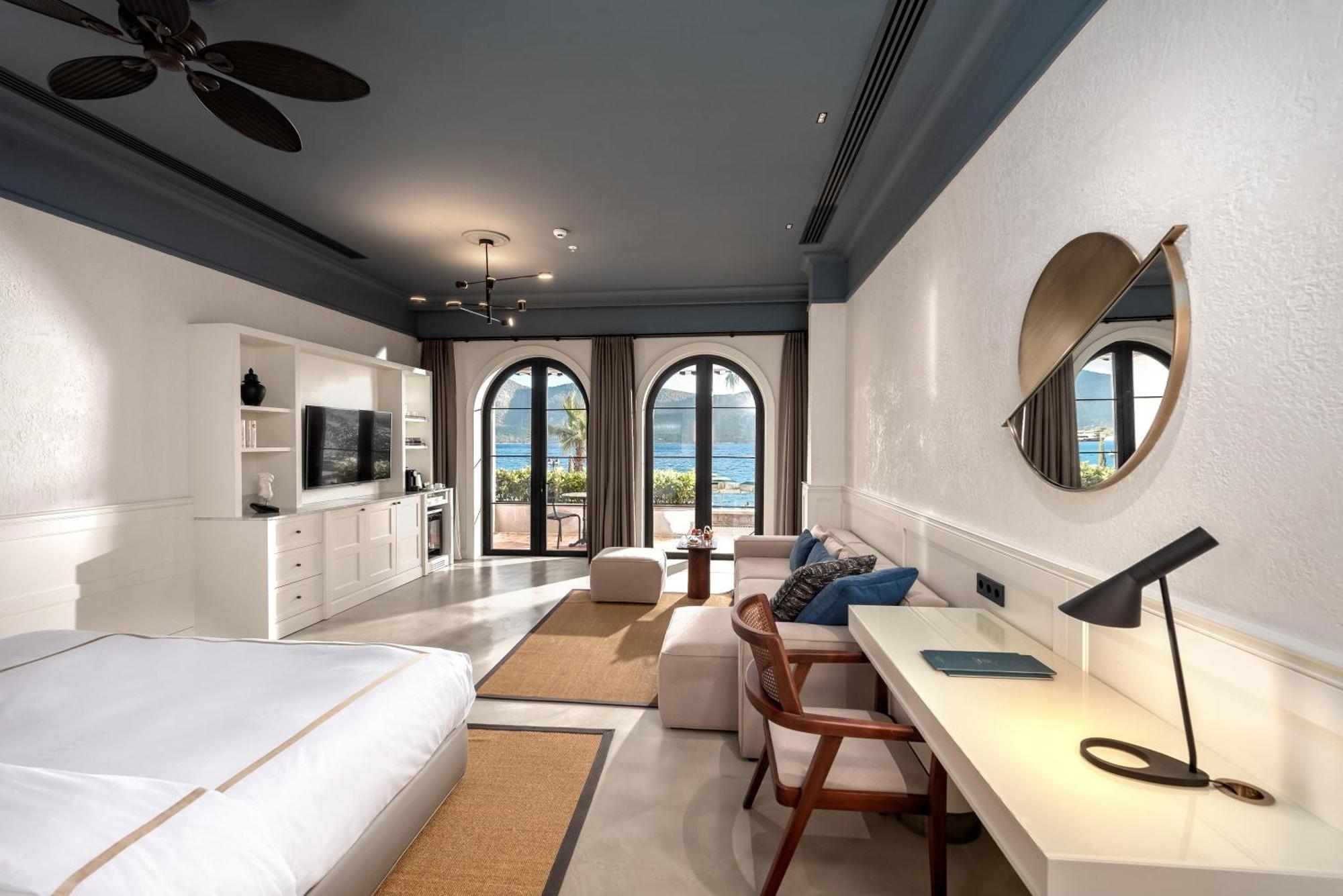 Deluxe Beachfront Room