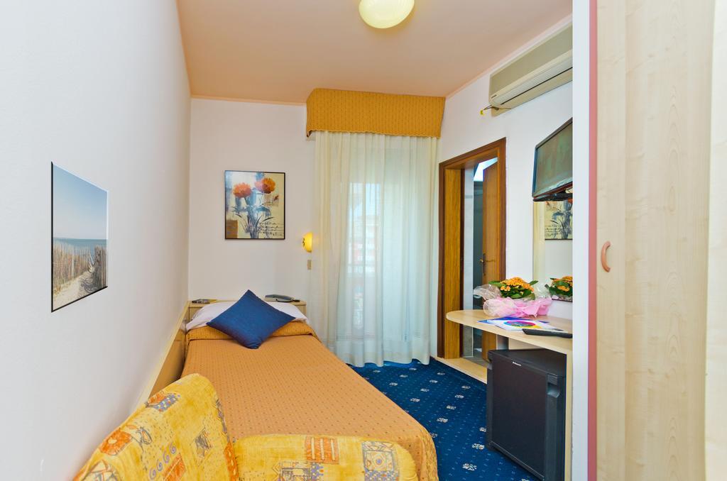 Single Room with Balcony,172957494:JPEG