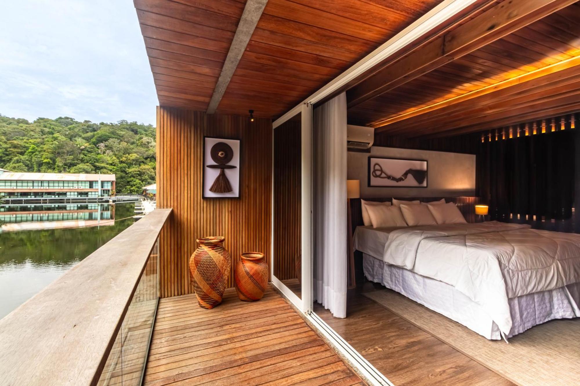Deluxe King Suite