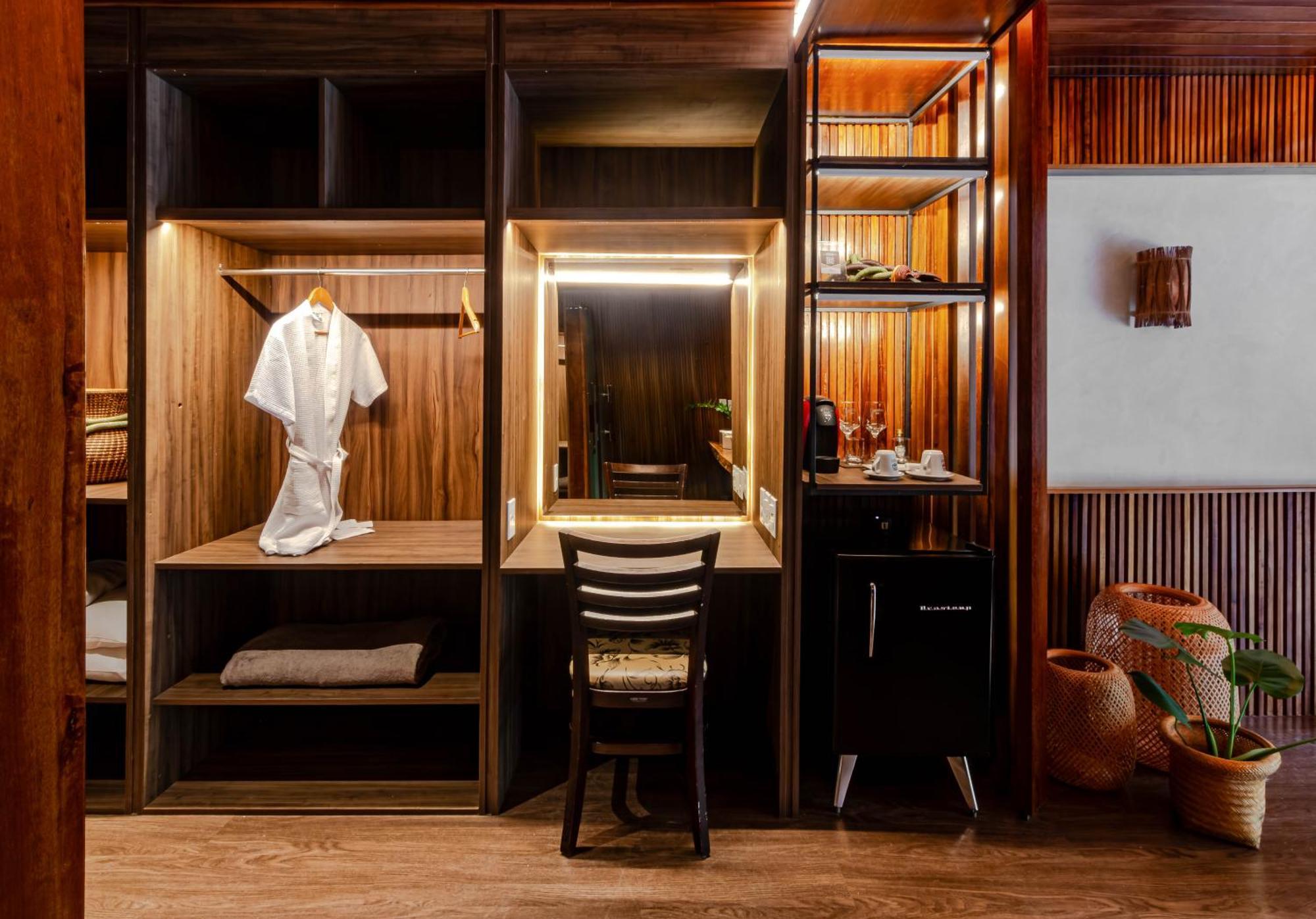 Deluxe King Suite