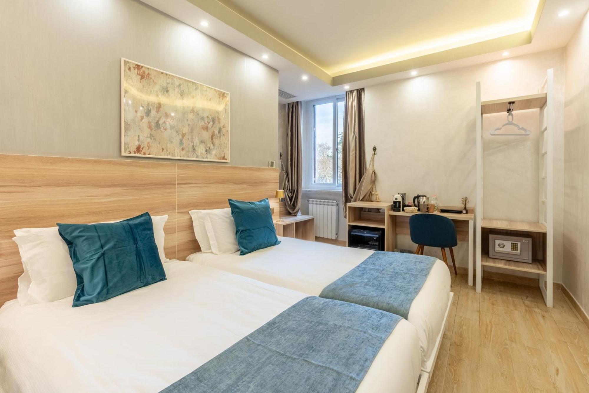 Standard Twin Room