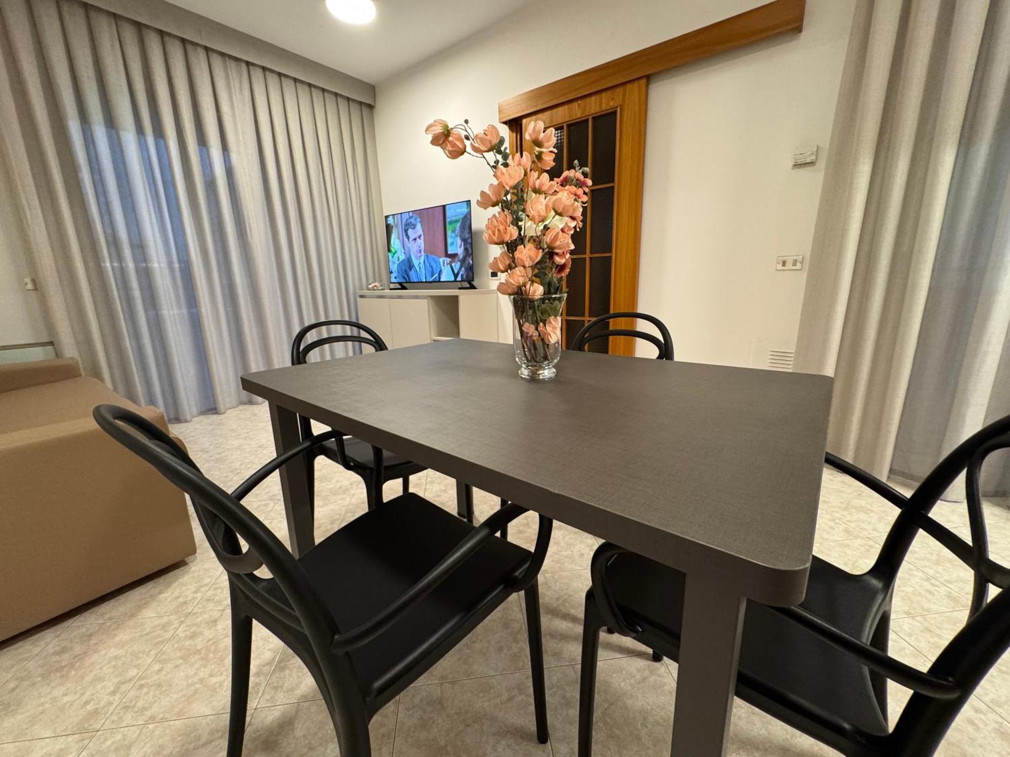 One-Bedroom Deluxe Apartment