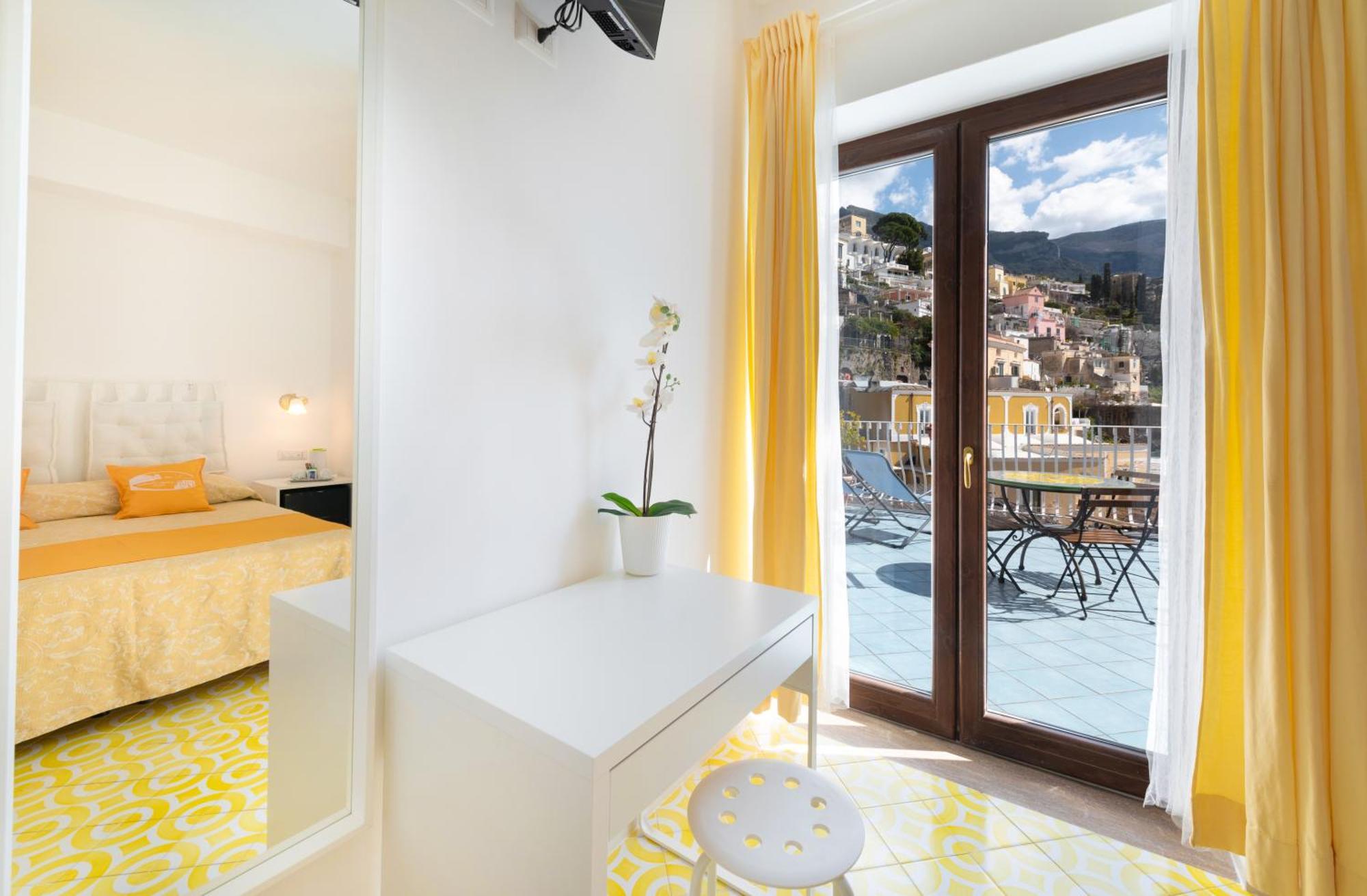 Double or Twin Room Sea View