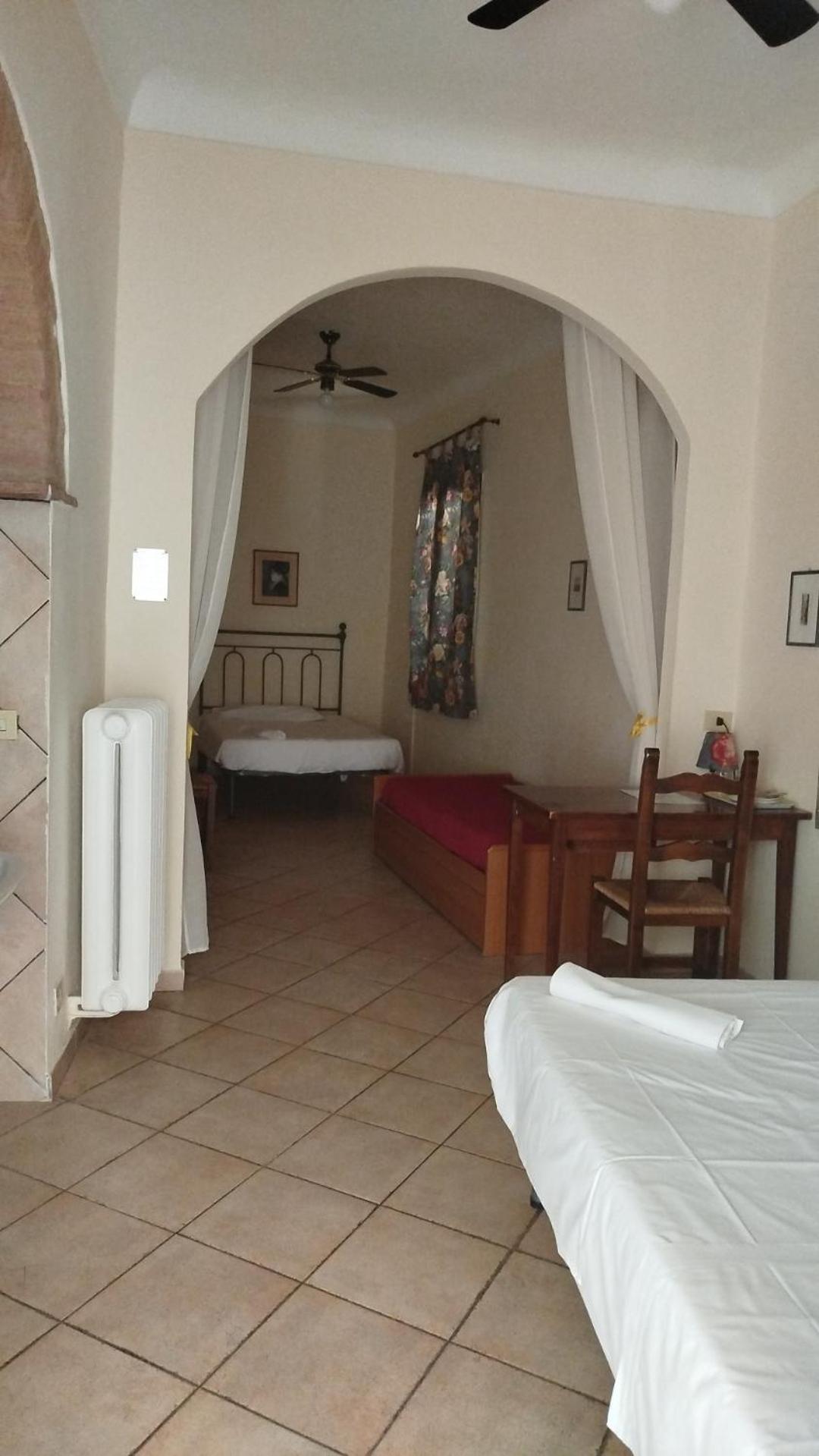Chambre Double ou Lits Jumeaux avec Salle de Bains Commune