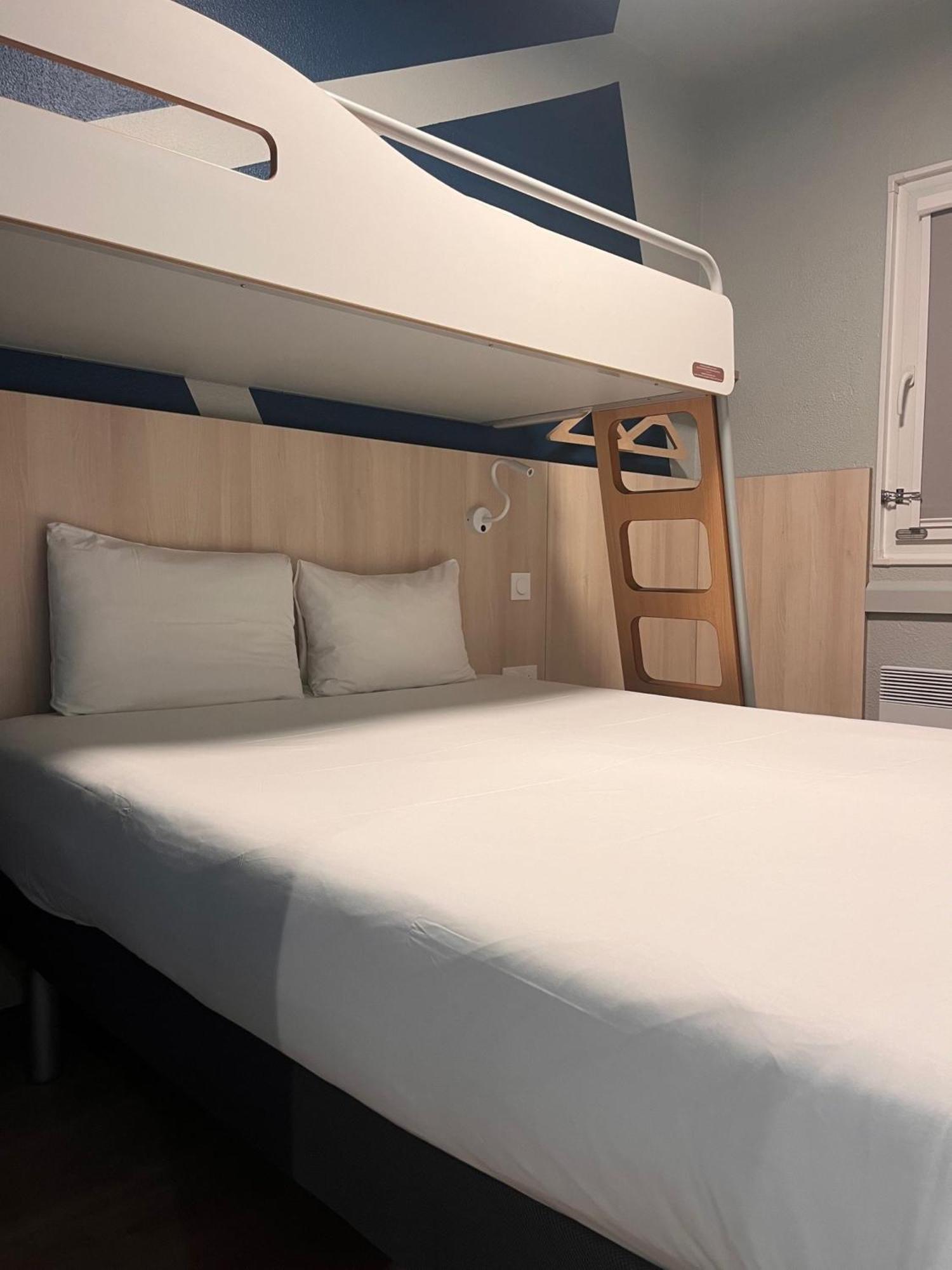 Triple Room One Double Bed One Bunk Bed,1639582329:JPEG