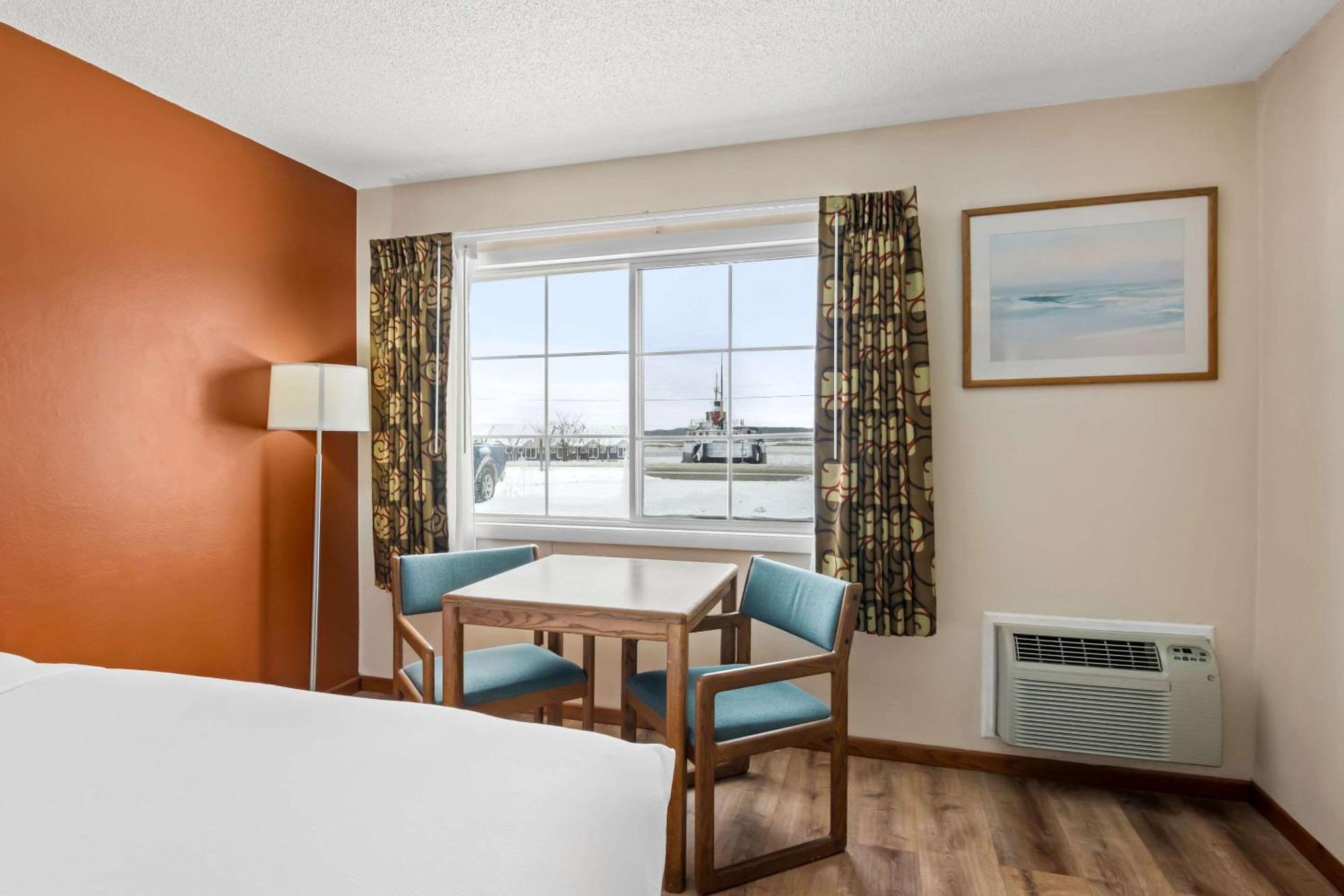 Two Queen Beds Lake View or Disability Access Non Smoking