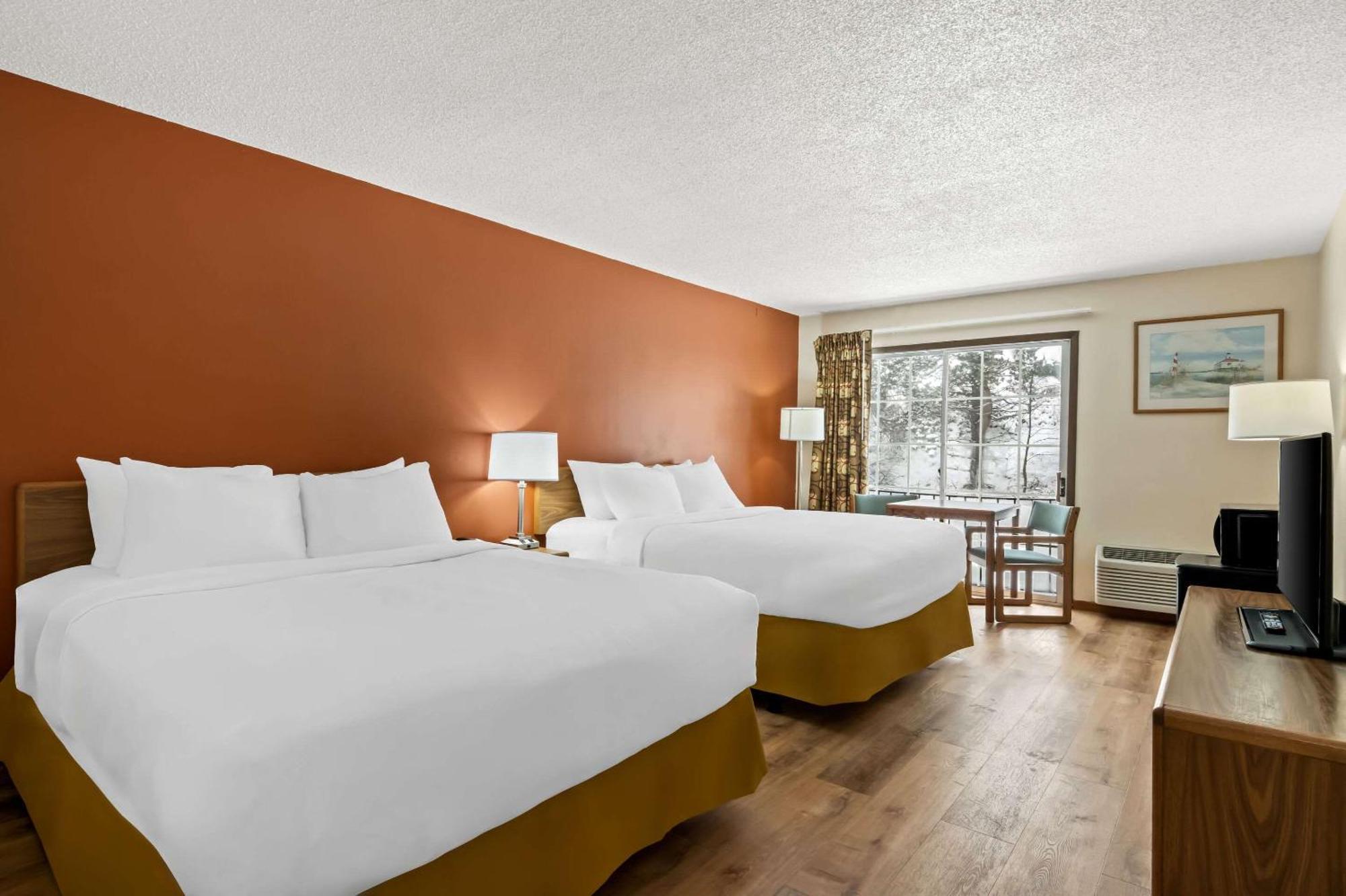 Family Room King Bed Two Queen Beds Non Smoking or Interior Corridor