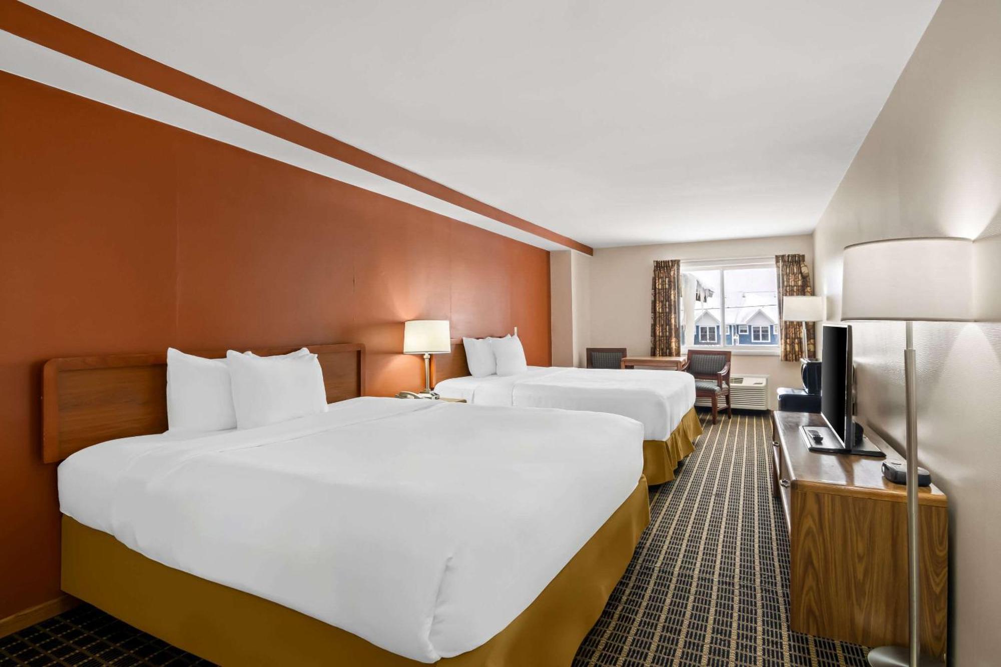 Two King Beds Lake View Non Smoking