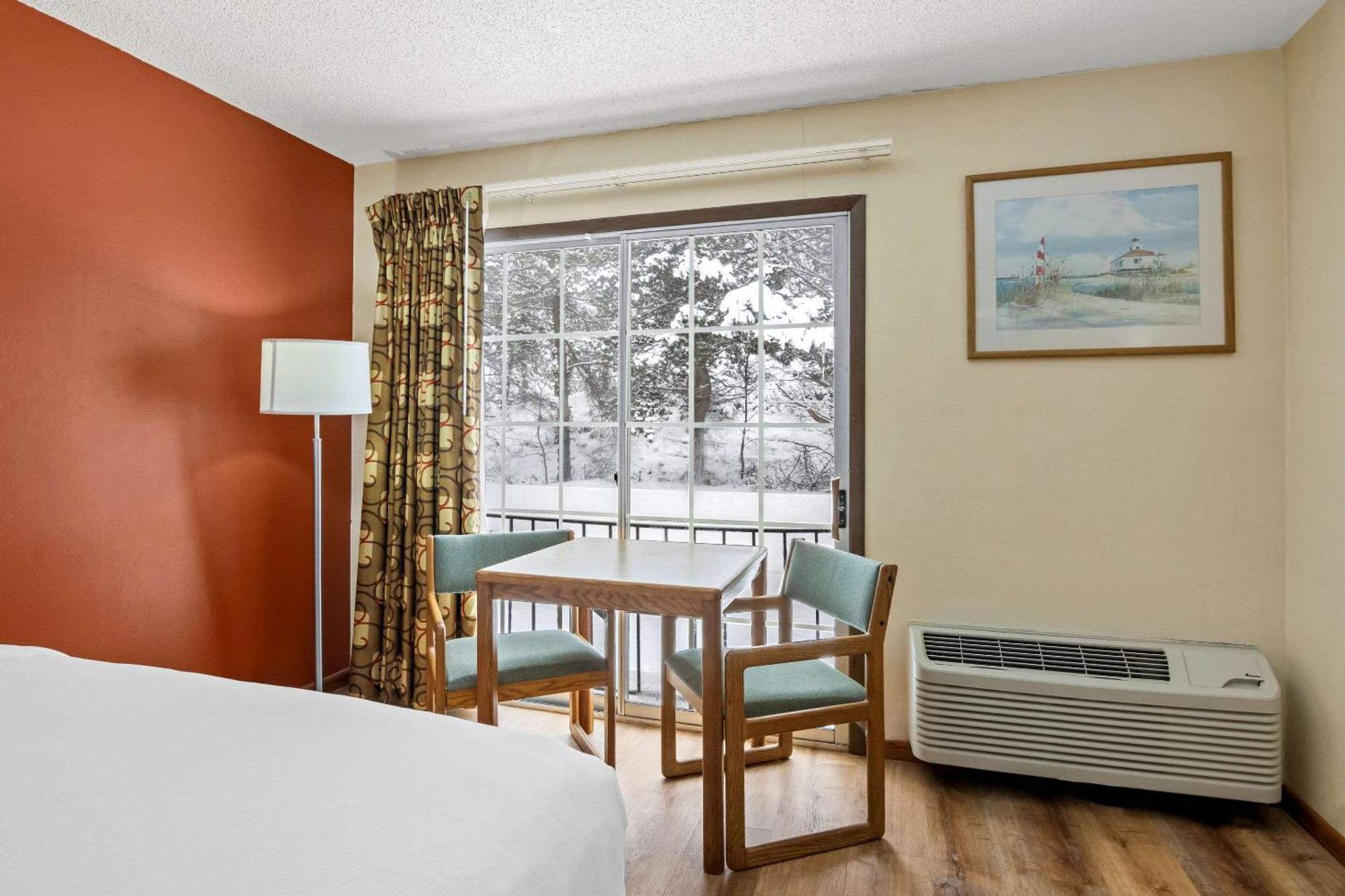 Two King Beds Lake View Non Smoking