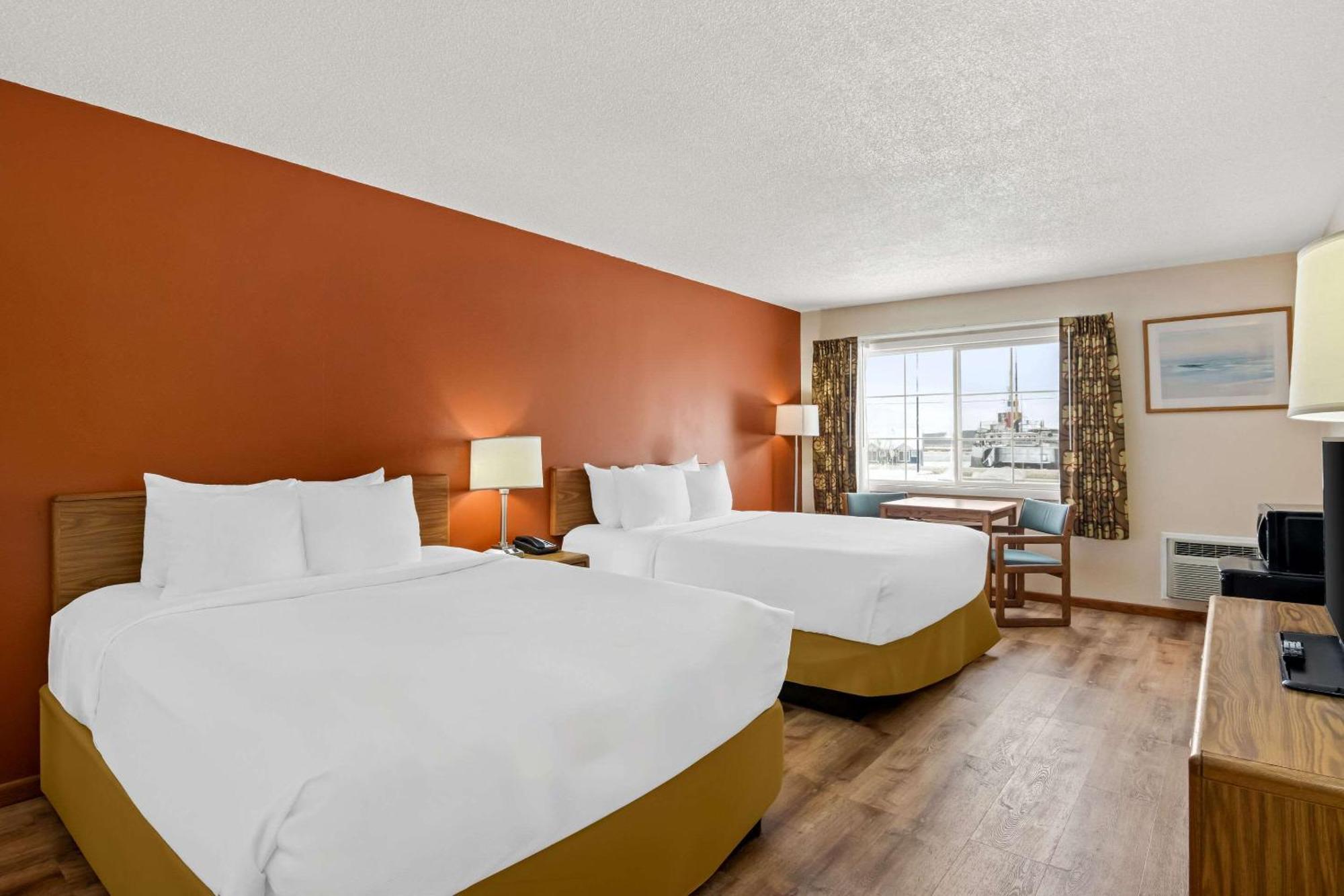 Two Queen Beds Lake View or Disability Access Non Smoking