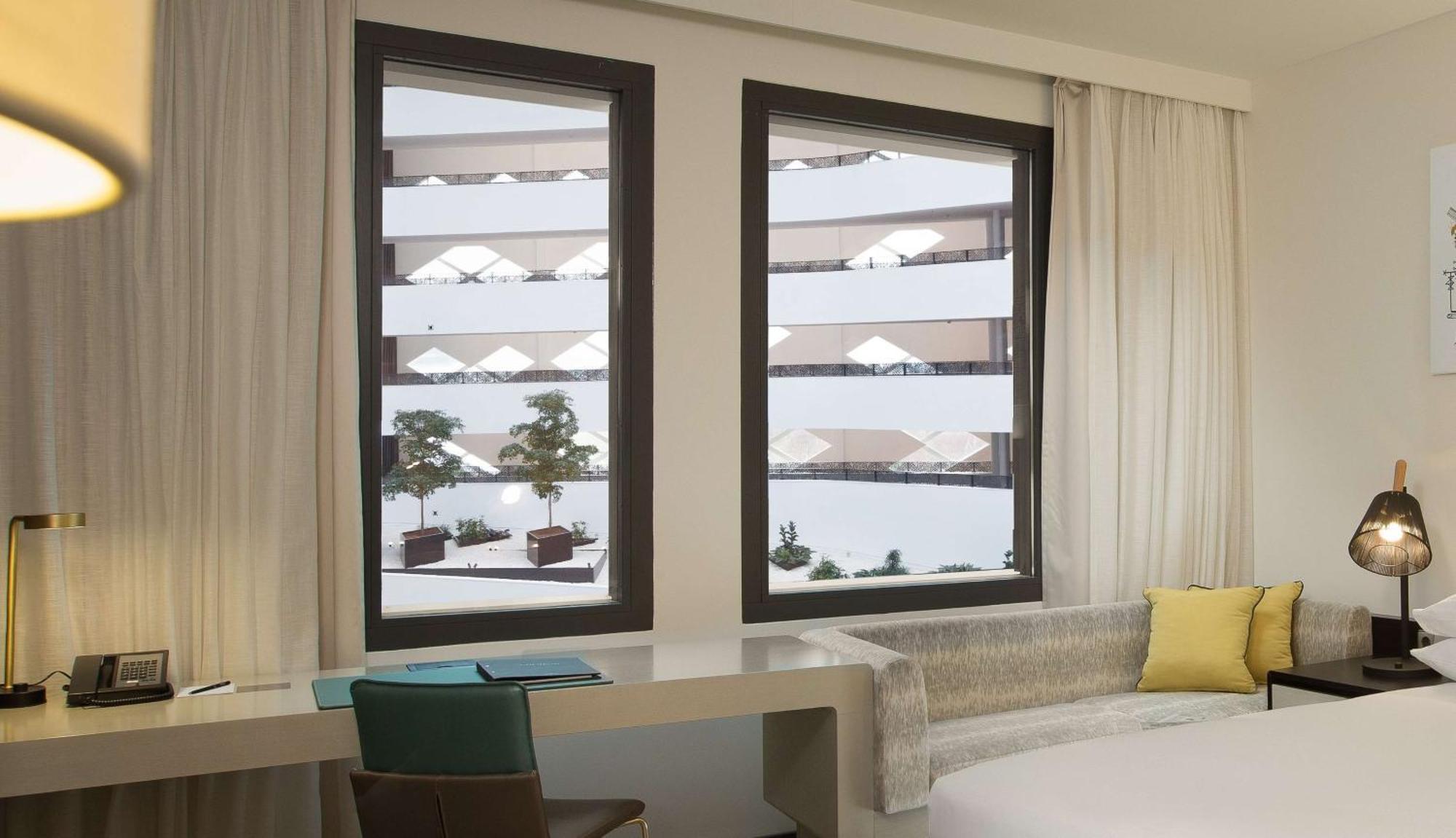 King Guest Room with Atrium View,1639588844:JPEG