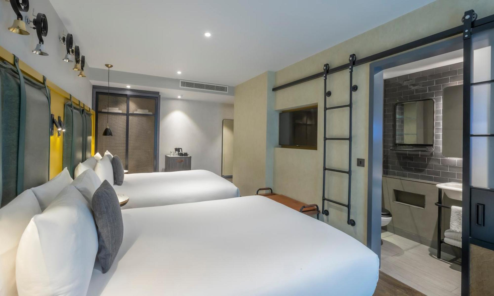 Deluxe Double Double Room