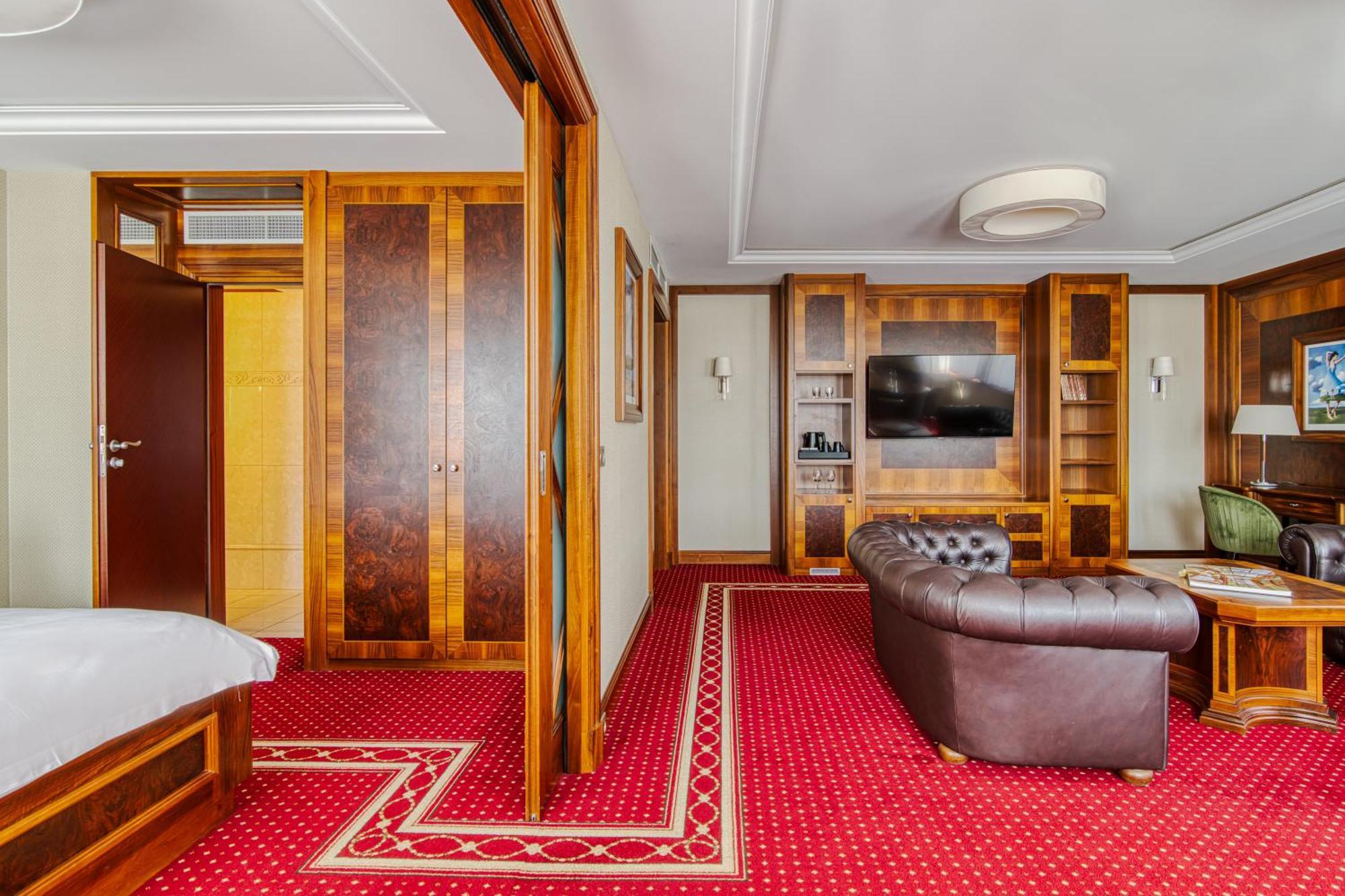 Deluxe Suite