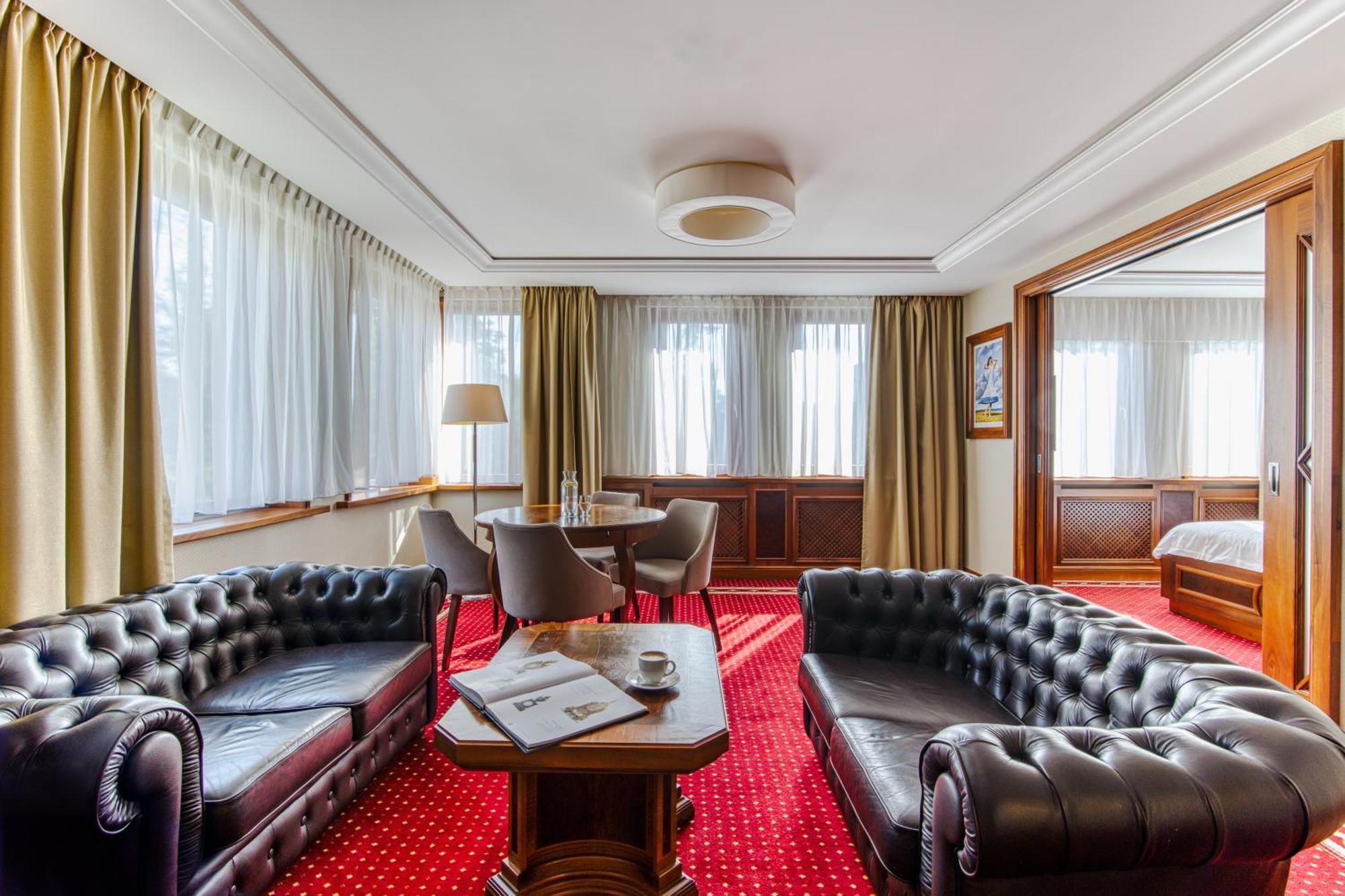 Deluxe Suite