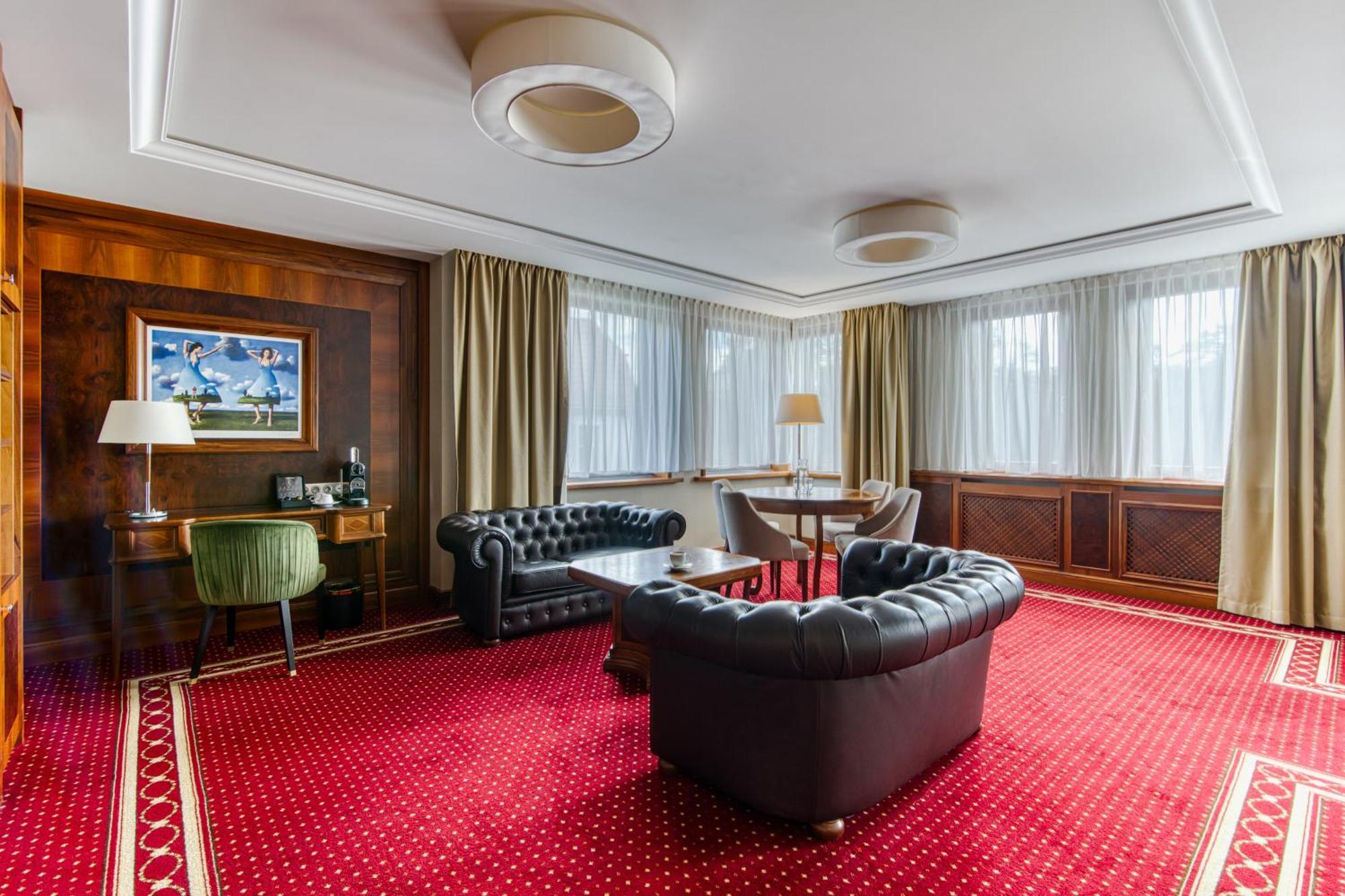 Deluxe Suite
