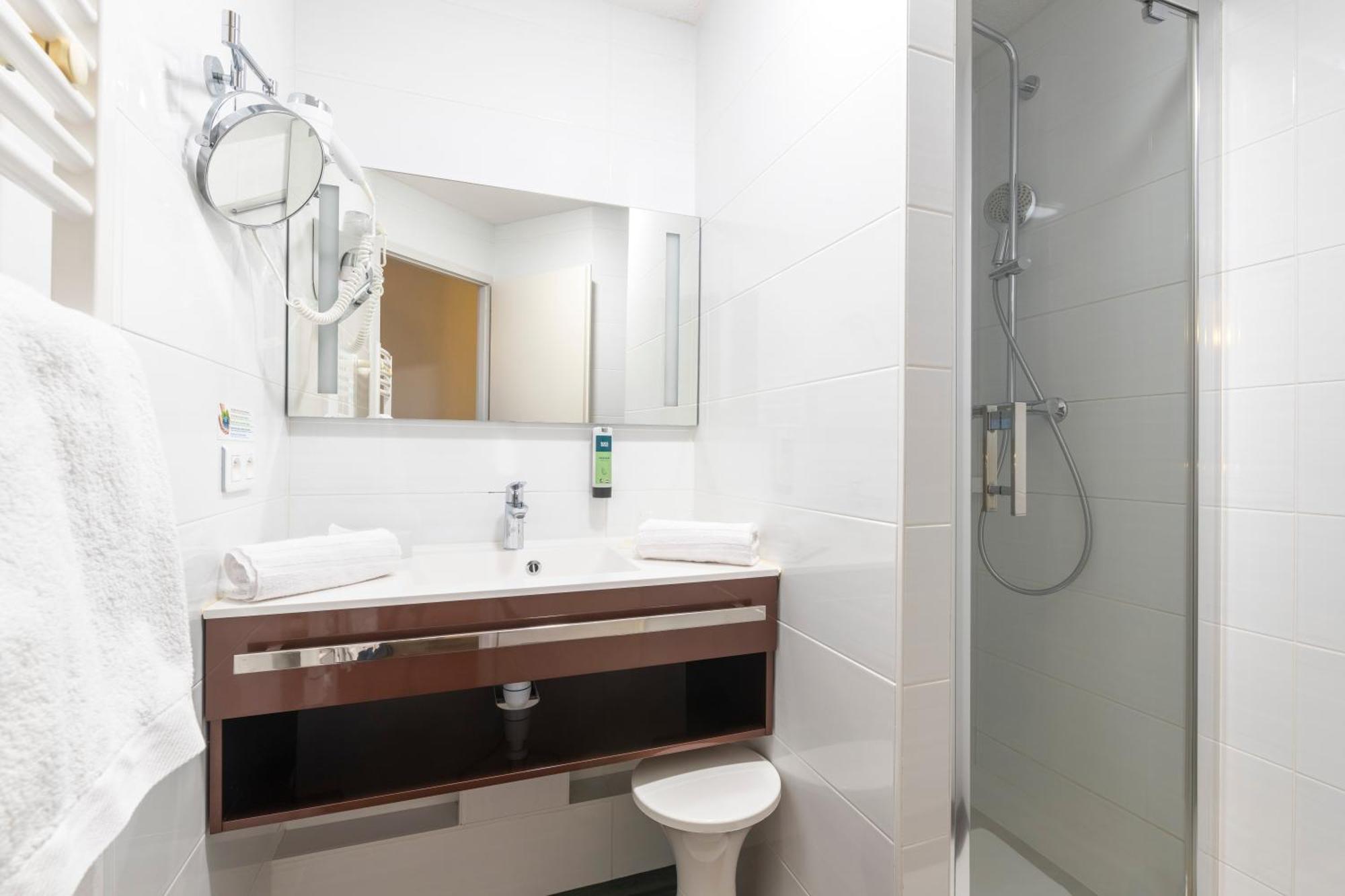 Double Room with Shower,1640370521:JPEG