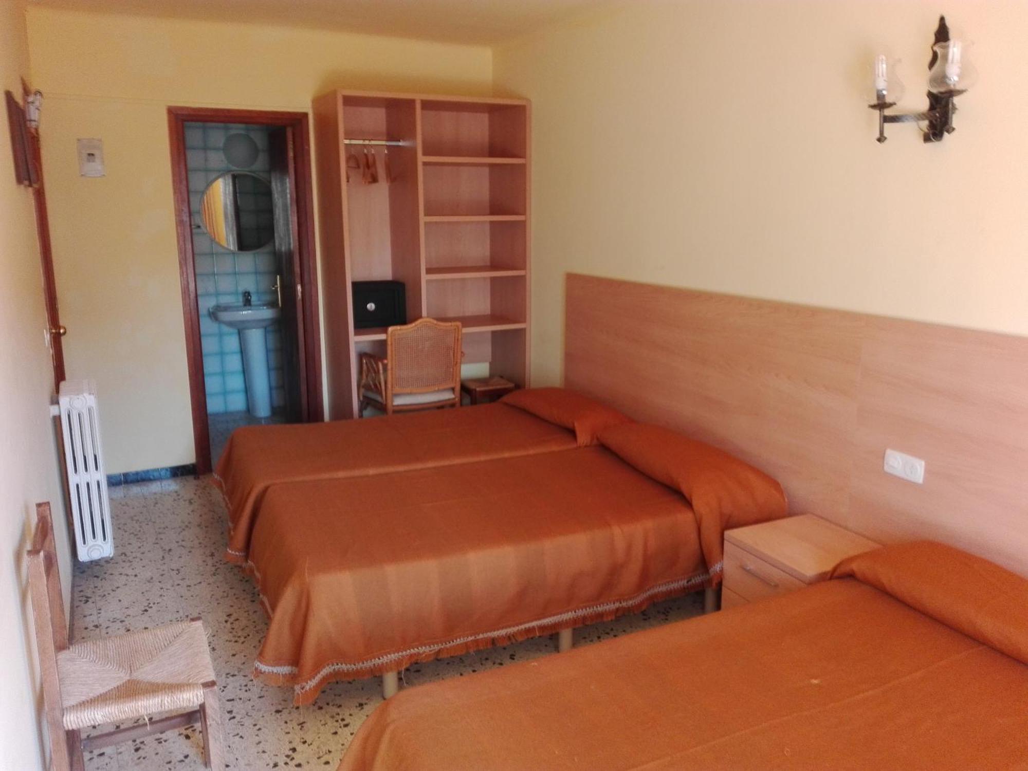 Economy Triple Room