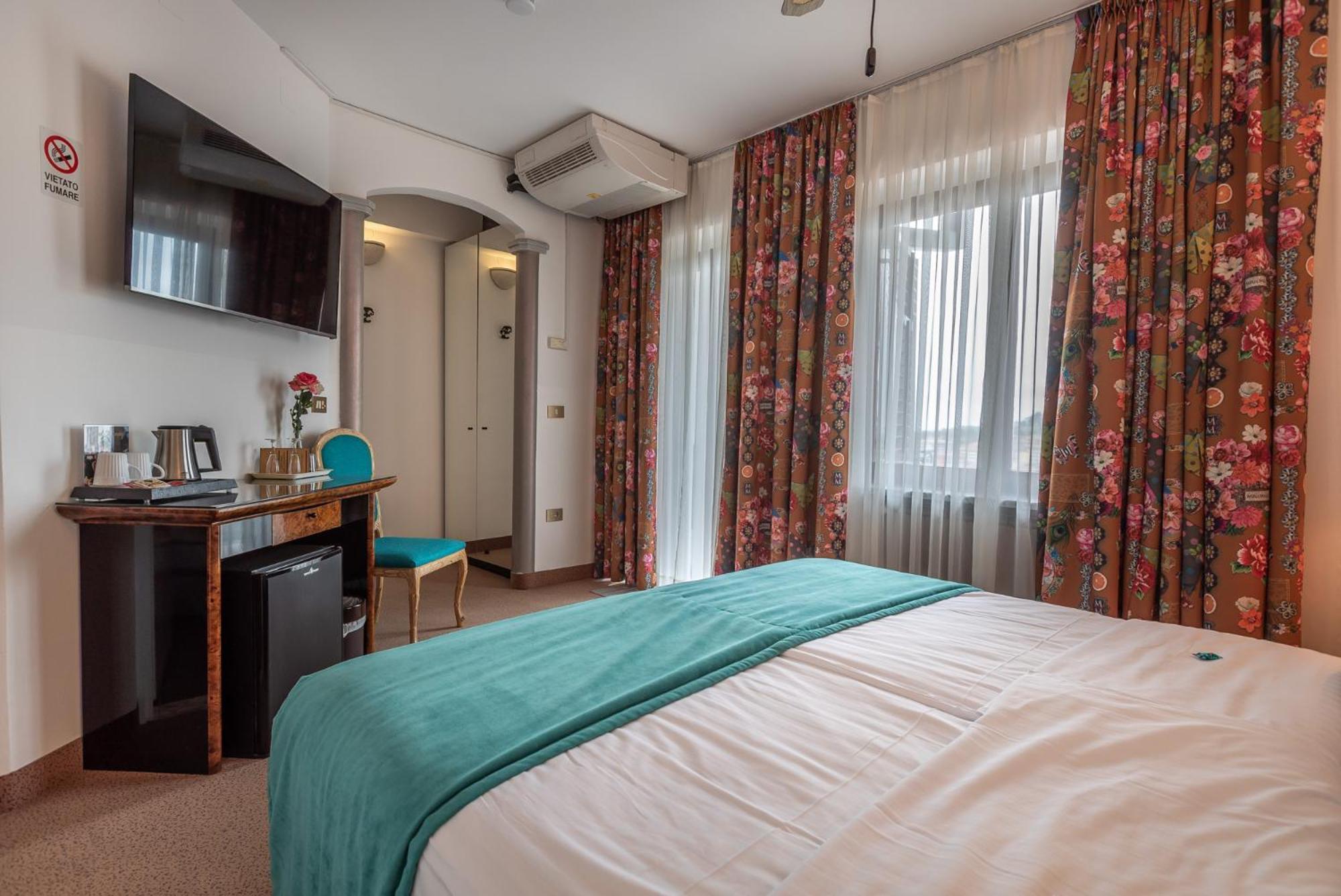 Standard Double or Twin Room Balcony