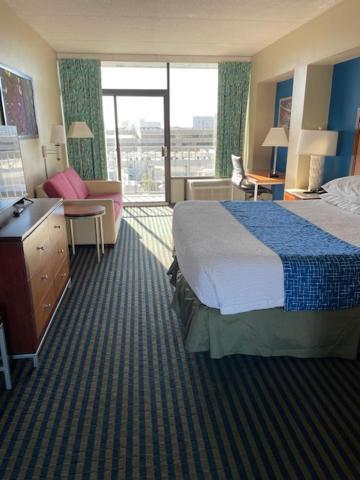 King Room Balcony Partial Ocean View Non-Smoking