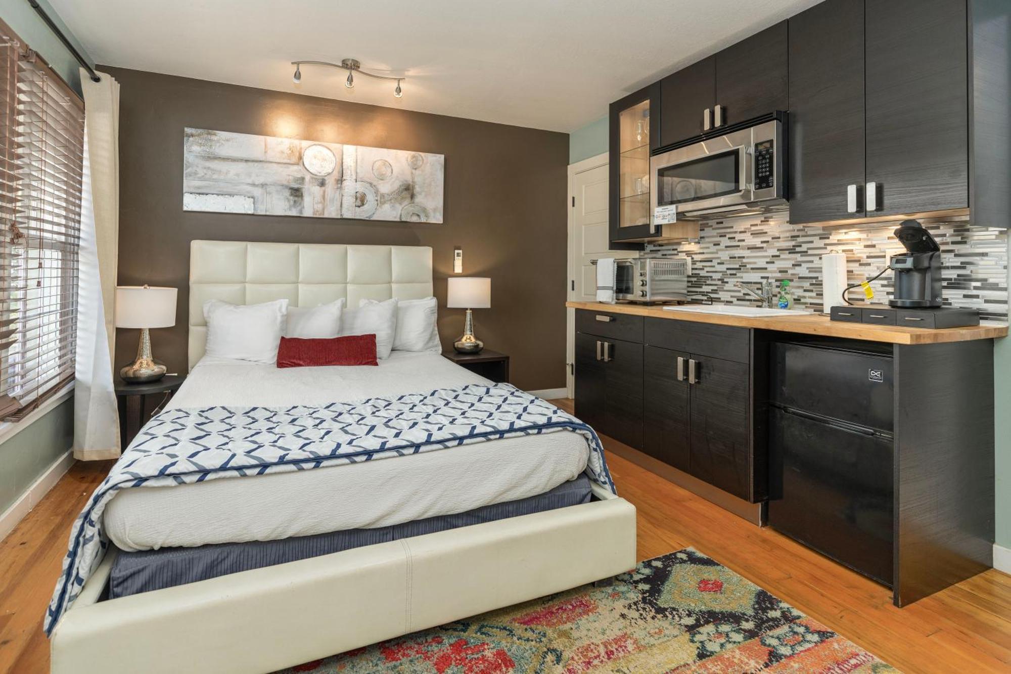 Queen Room Spa Bath Pet Friendly