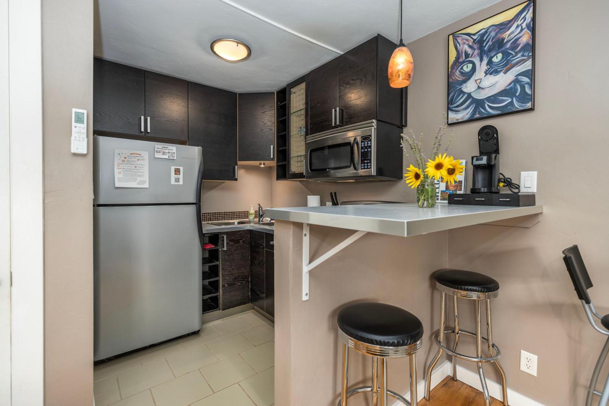 Queen Room Kitchen Pet Friendly
