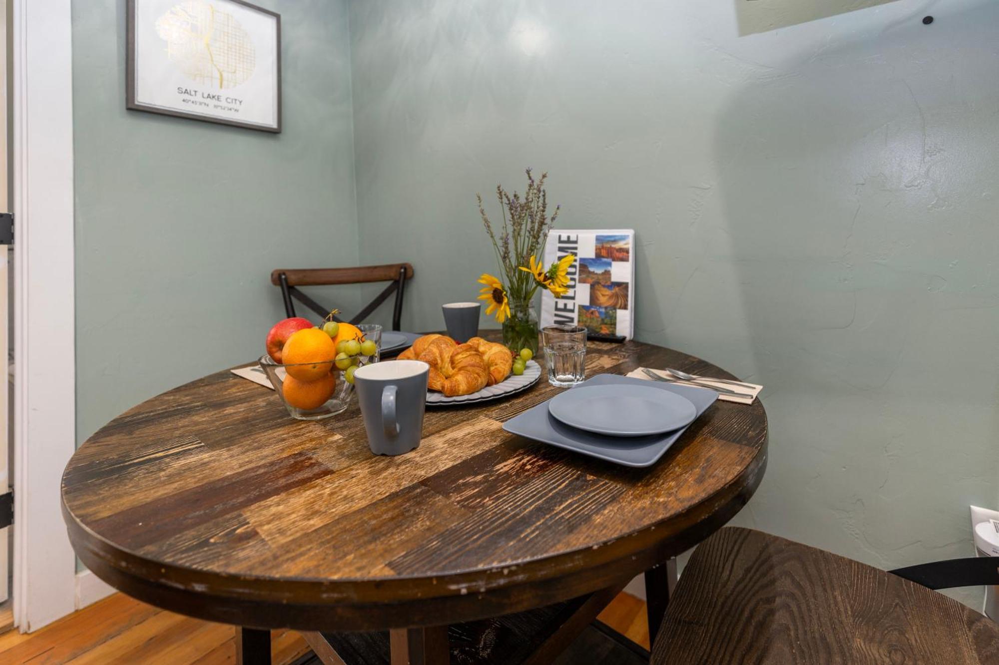 Queen Room Spa Bath Pet Friendly