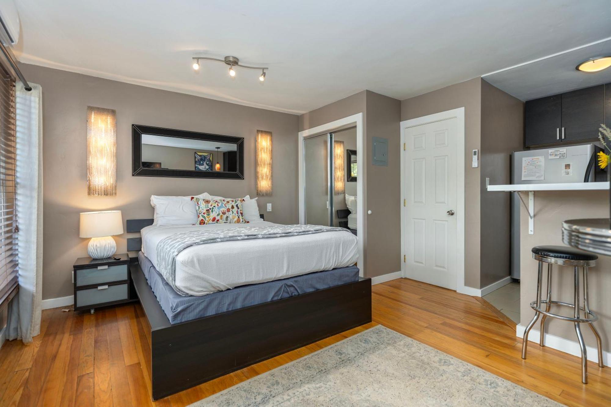Queen Room Kitchen Pet Friendly