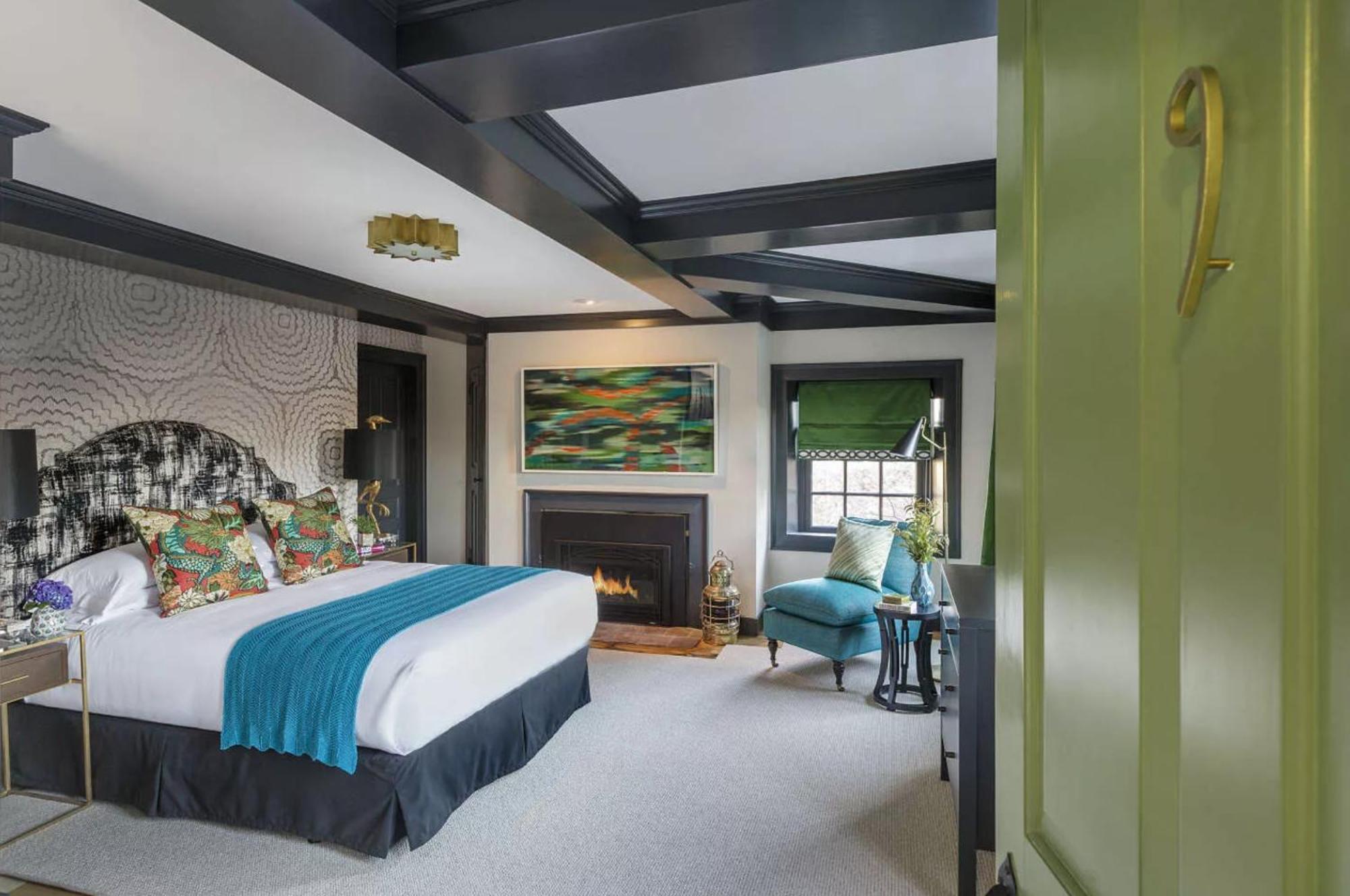 Deluxe Queen Room
