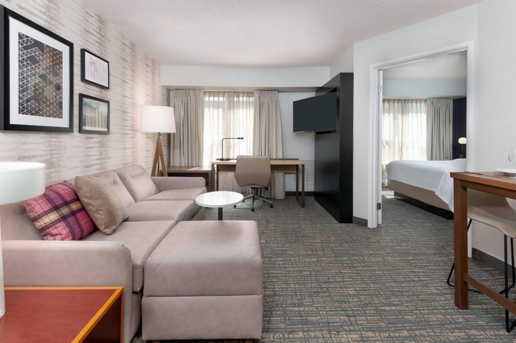 One-Bedroom Queen Suite Sofa Bed