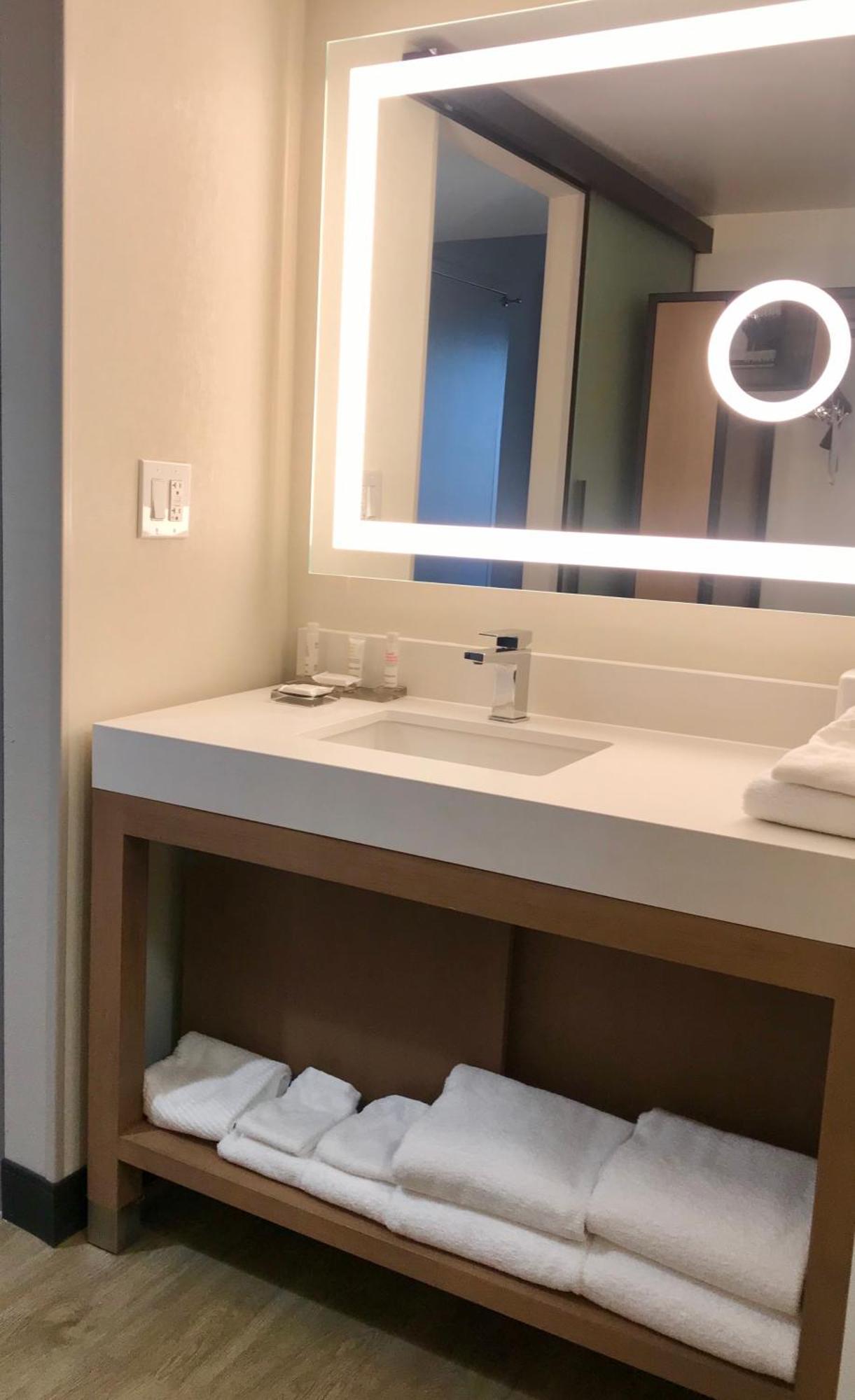 Queen Room Two Queen Beds Balcony City View