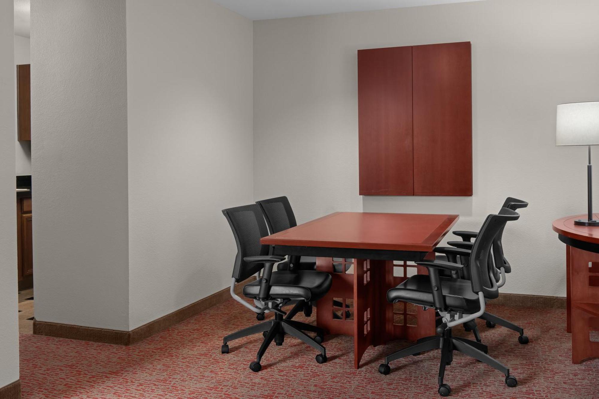 Boardroom Suite King Bed