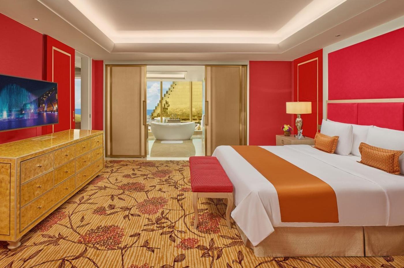 Premium King Suite