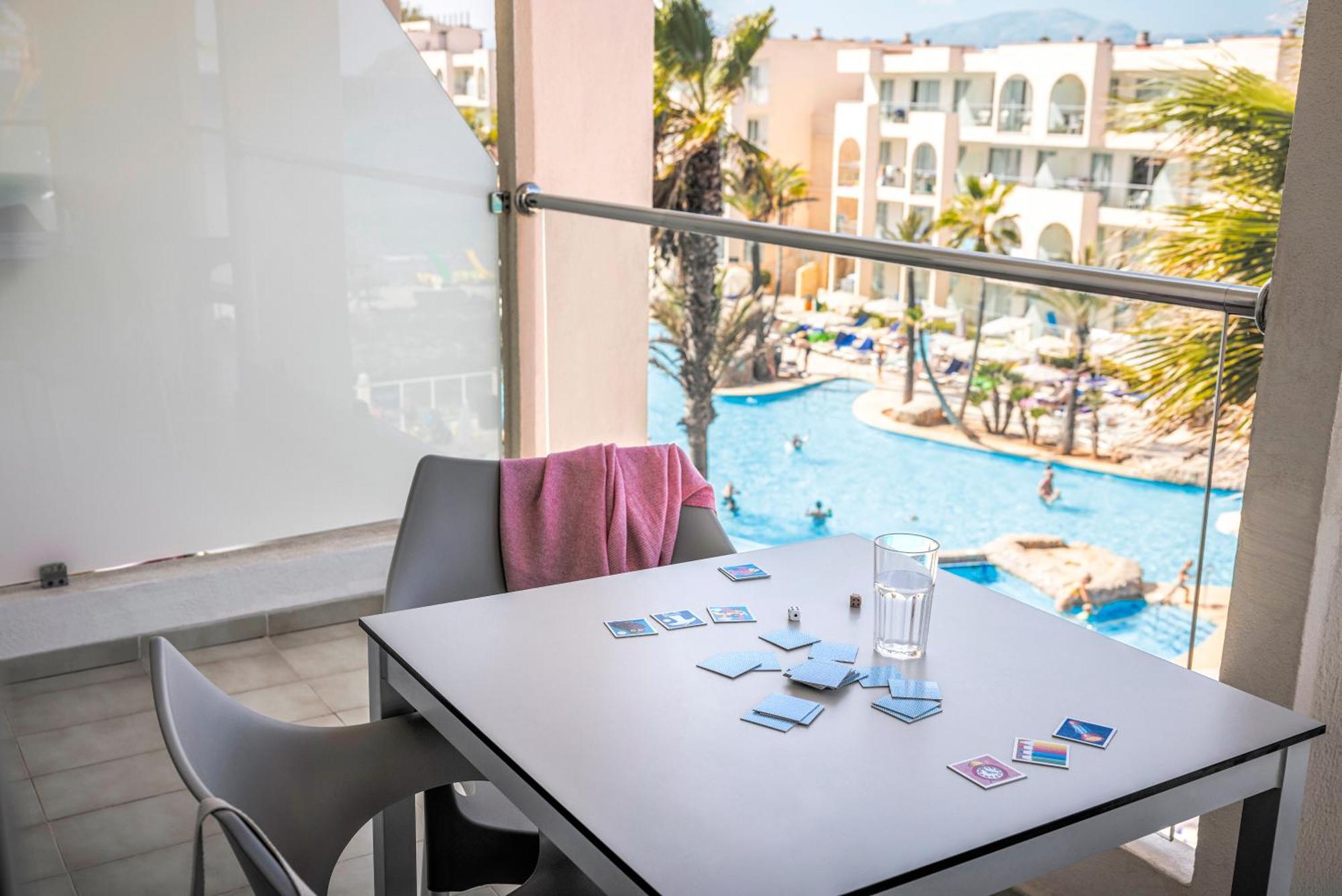 Apartment Pool View