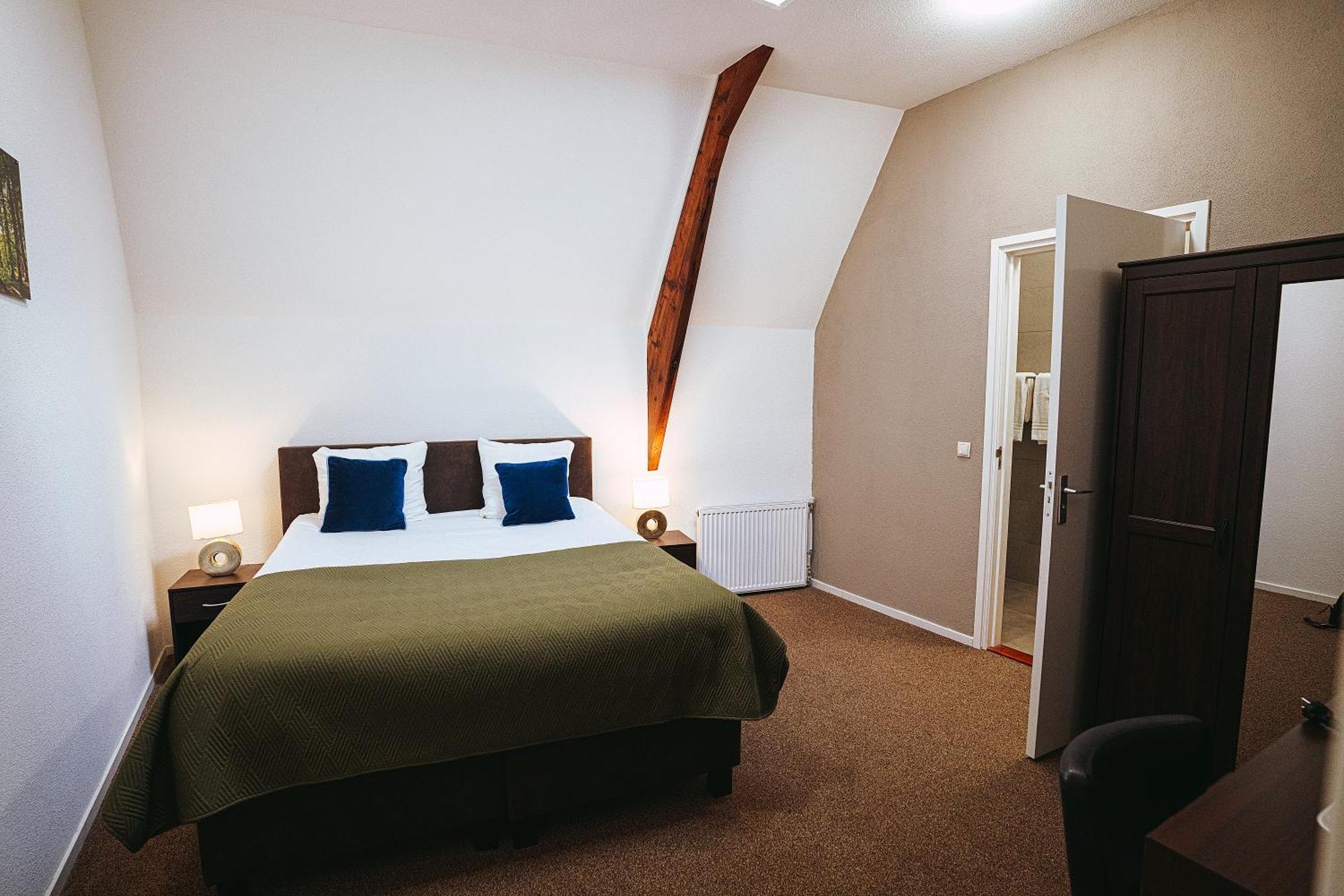 Double Room King Bed