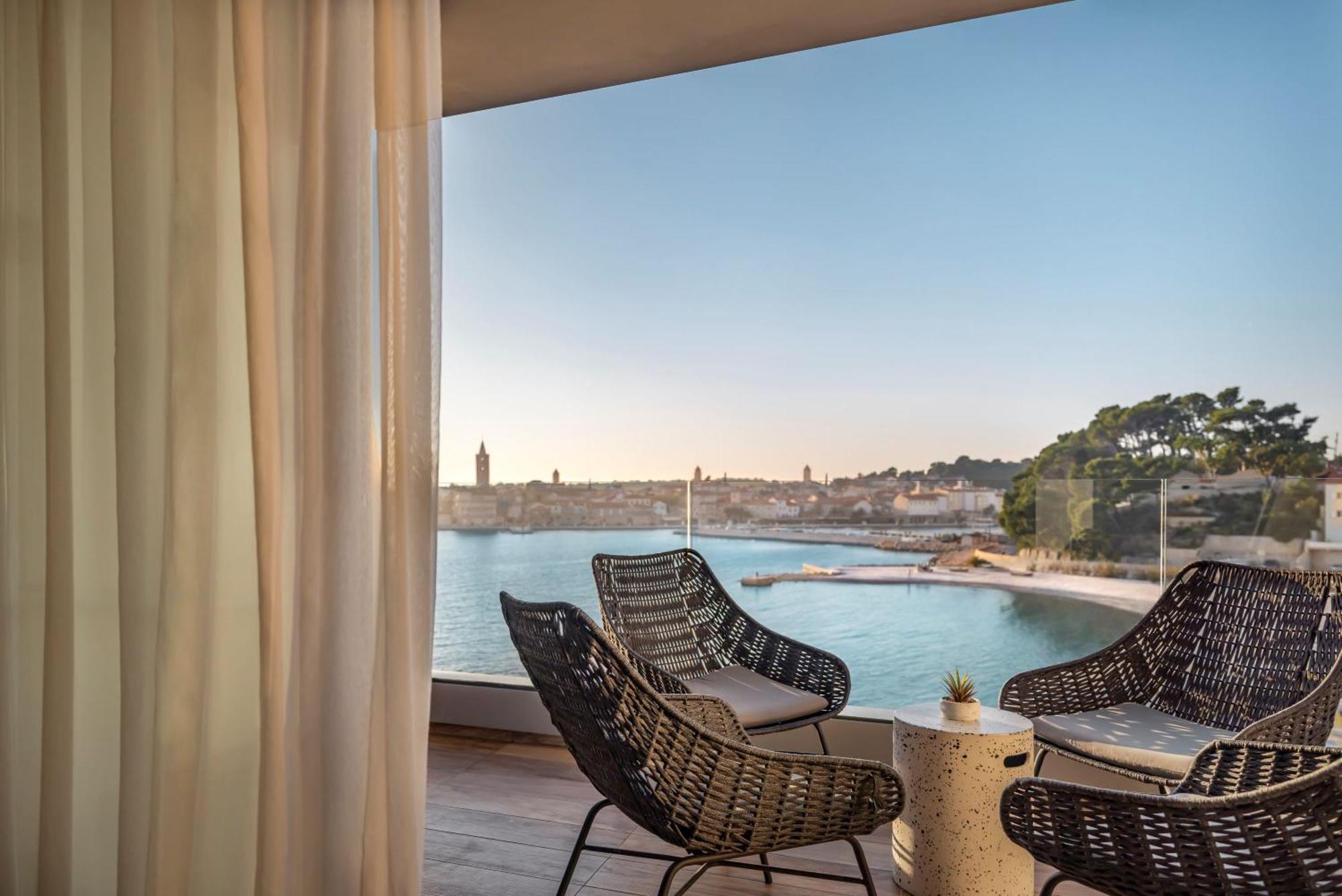 Suite 23 Seaview