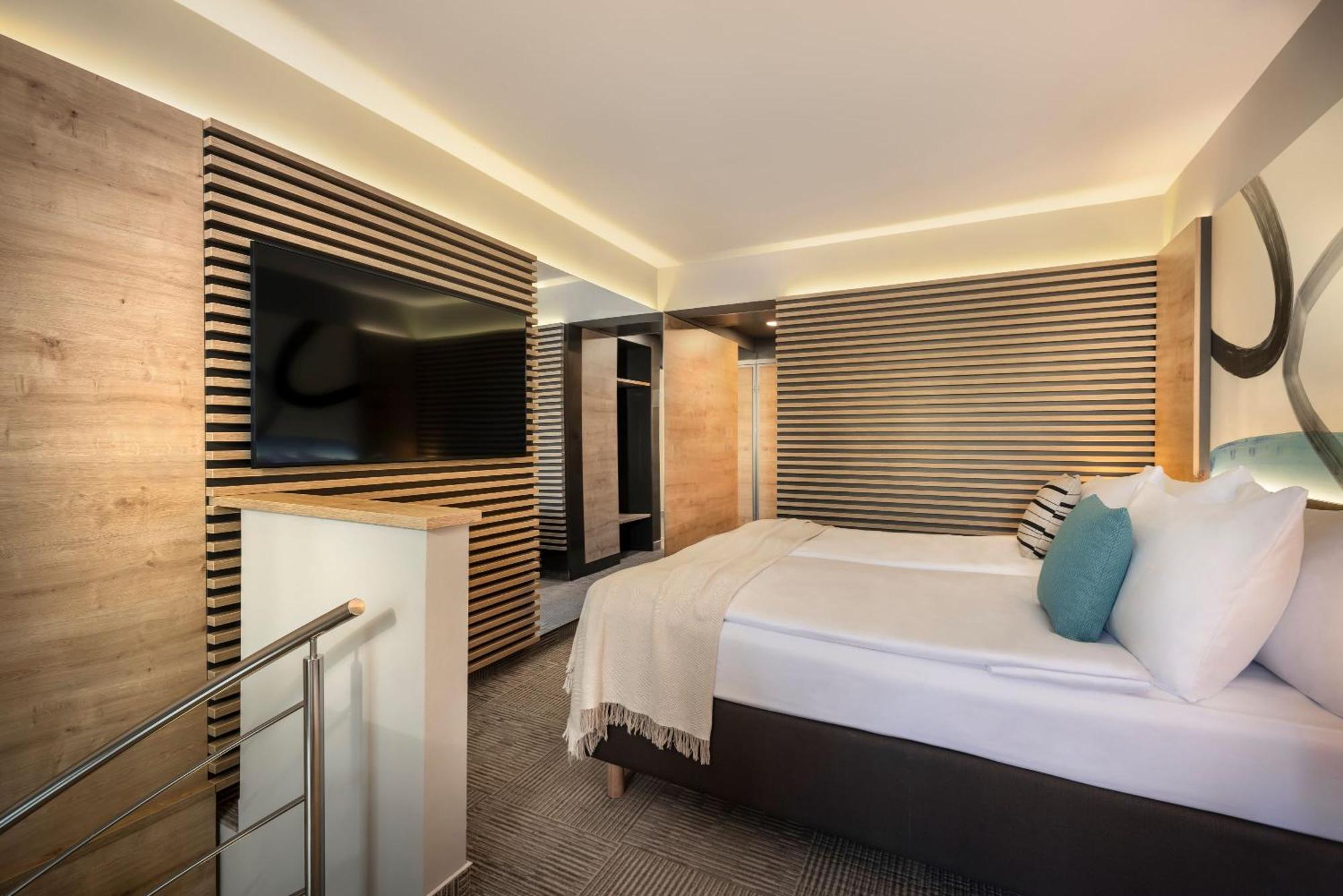 Suite 23