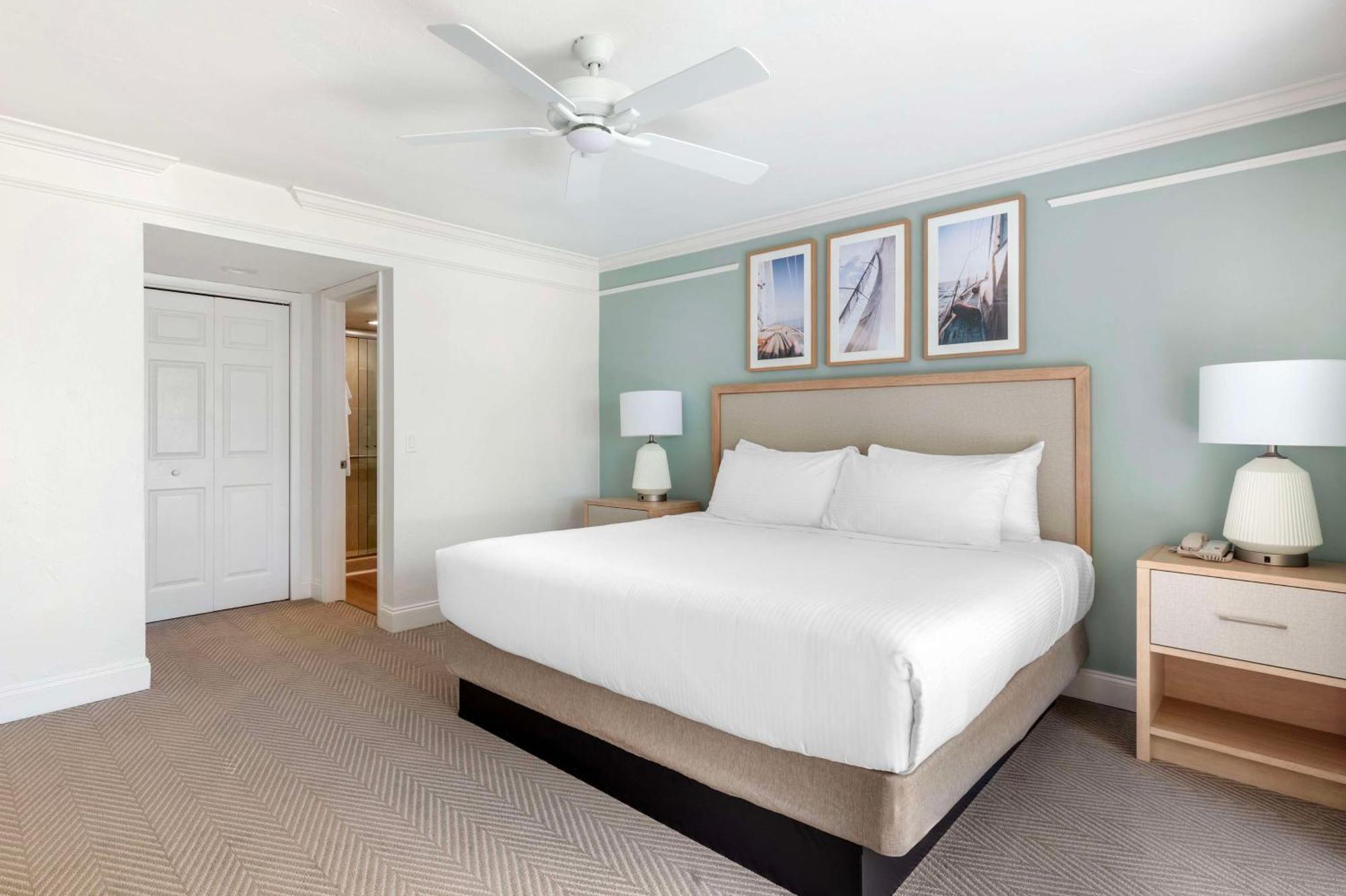 Two-Bedroom Suite with One King Bed and Two Twin Beds - Tub - Hearing Accessible