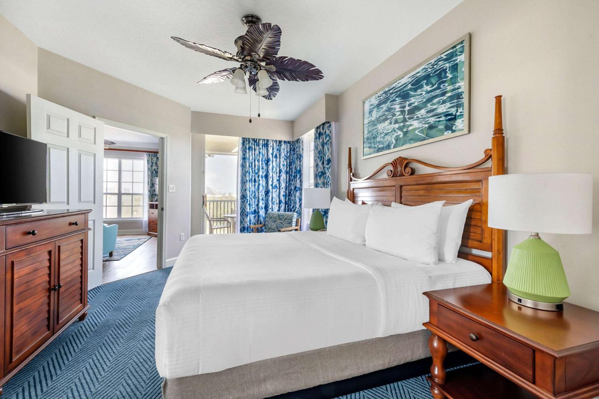 2 Bedroom 1 King 2 Twins Suite Sofabed
