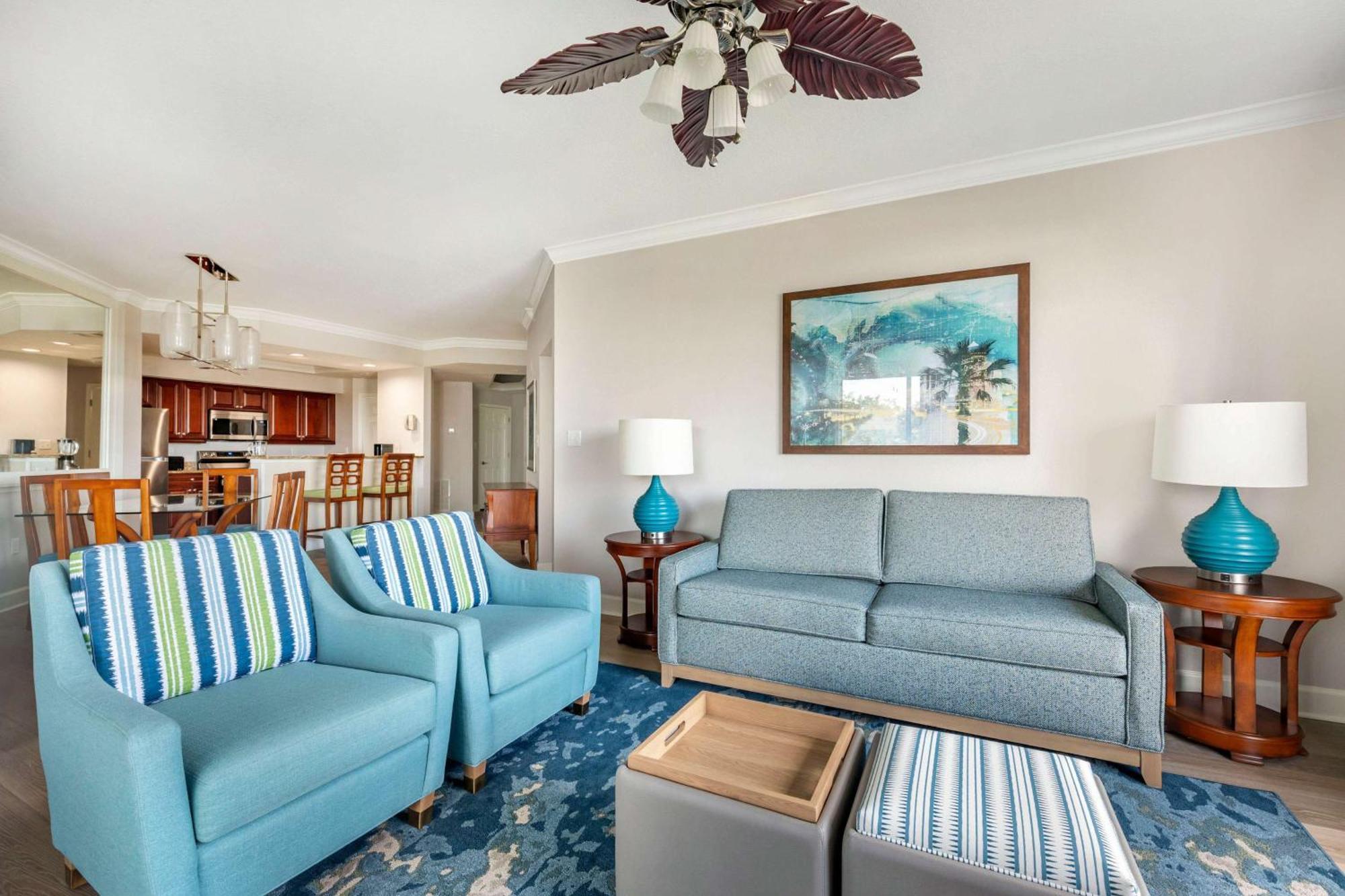 2 Bedroom 1 King 2 Twins Suite Sofabed