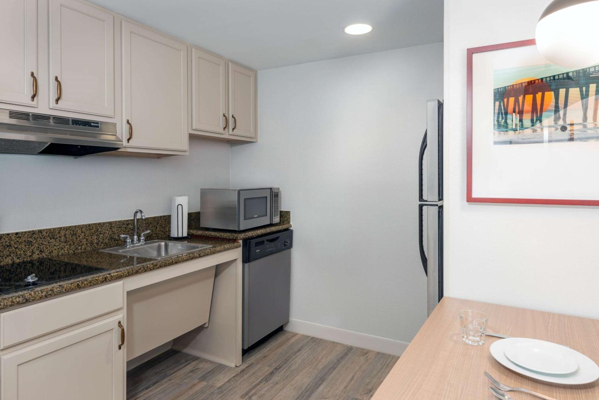 King Suite - Mobility Access/Non-Smoking