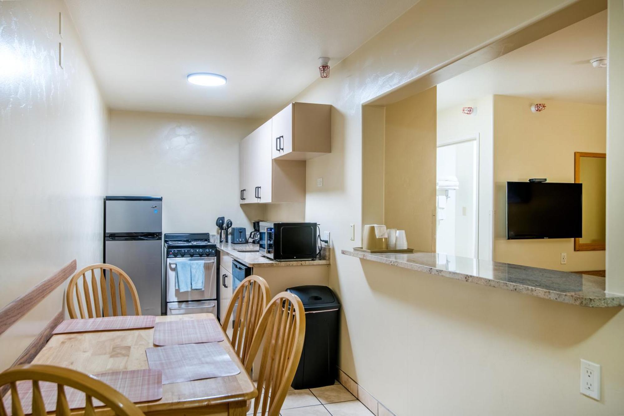 Kitchenette 1 Room Suite