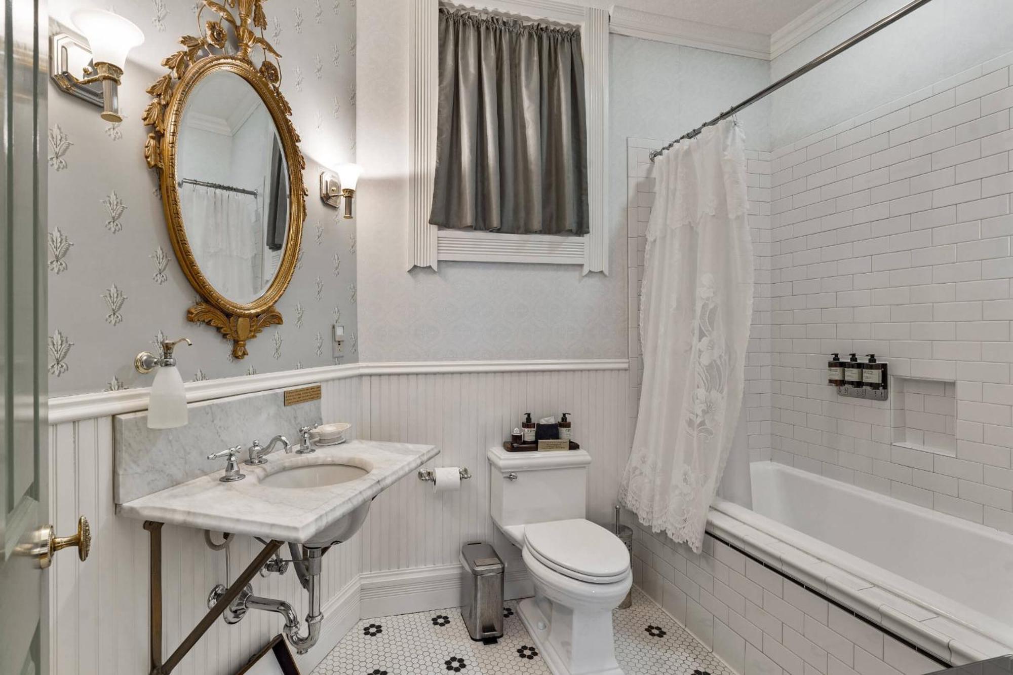 Luxury Two-Bedroom Apartment