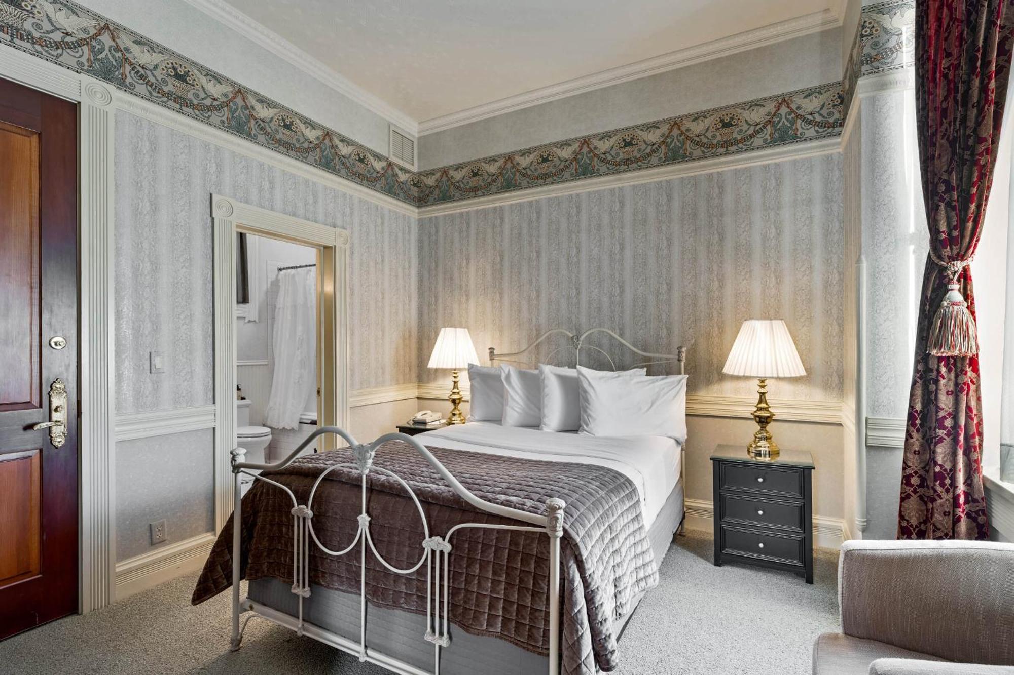 Luxury Two-Bedroom Apartment